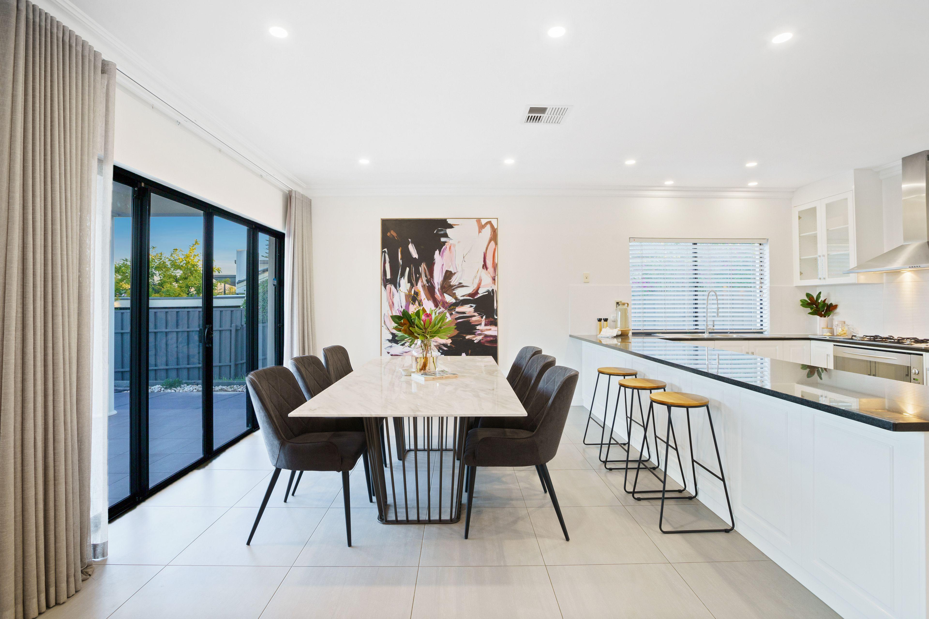 EXECUTIVE ENTERTAINER RESIDENCE IN A FANTASTIC, FAMILY FRIENDLY POSITION