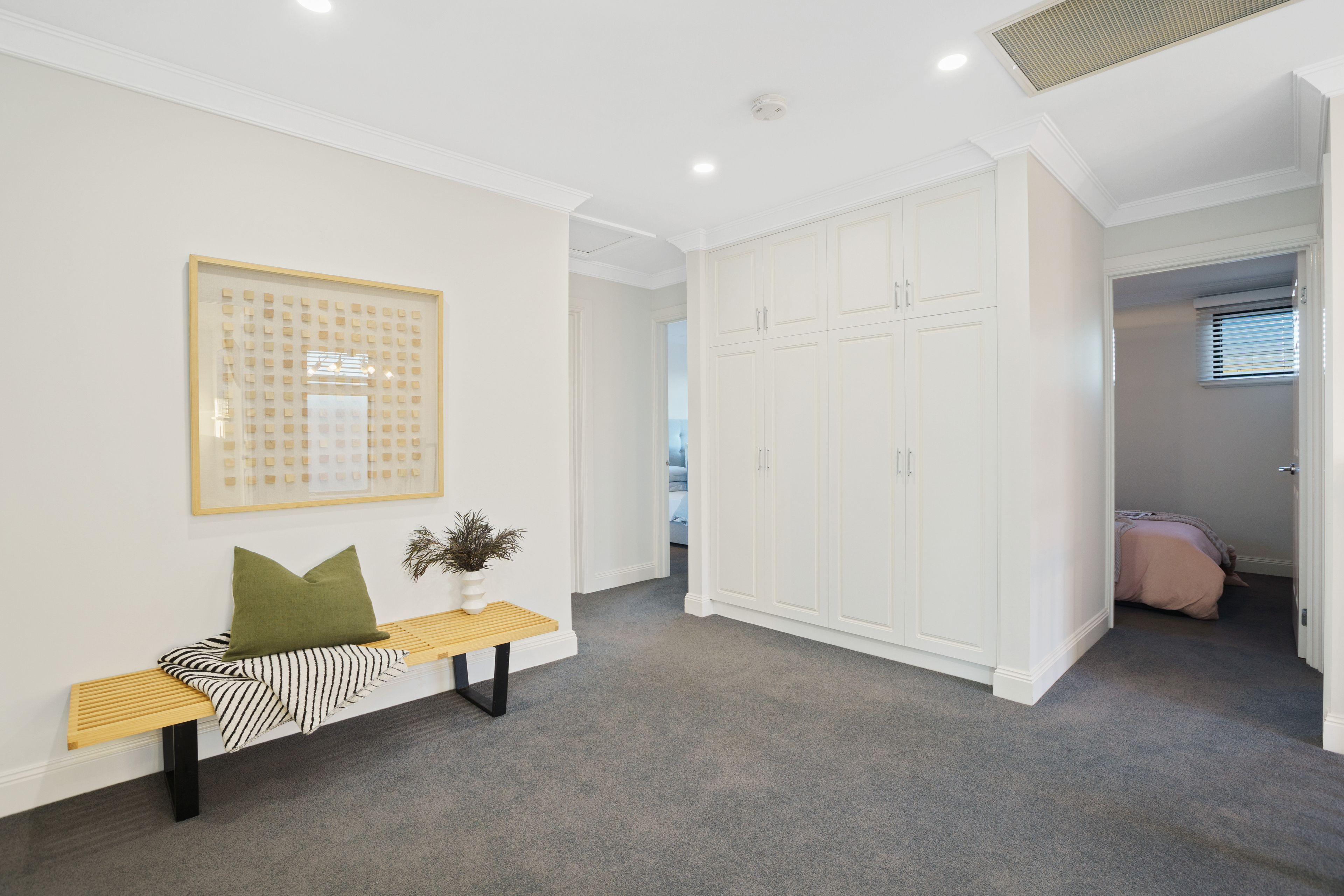 EXECUTIVE ENTERTAINER RESIDENCE IN A FANTASTIC, FAMILY FRIENDLY POSITION