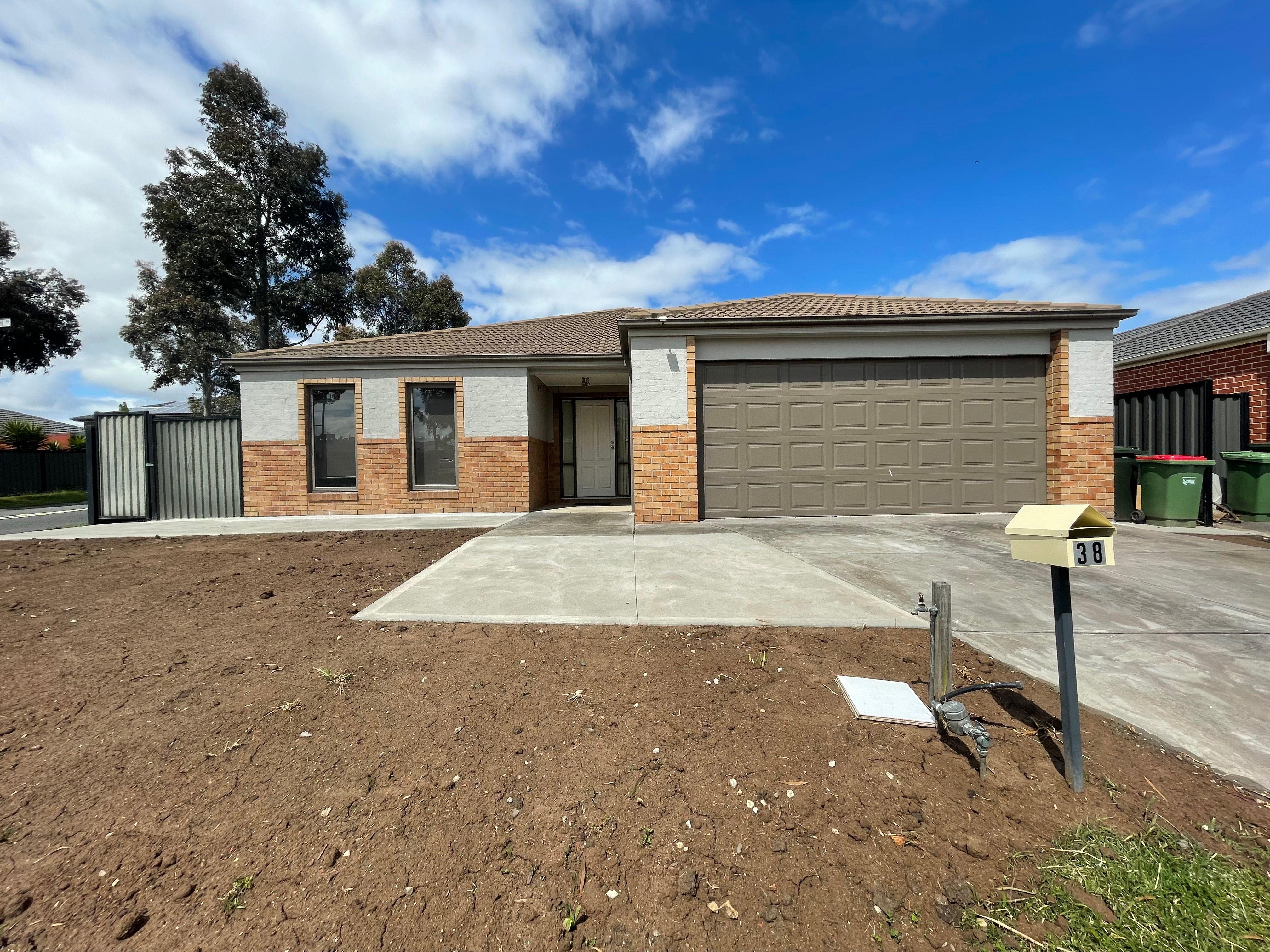 Prop-GPT: House: VIC Greenvale, VIC 3059 Home For Rent