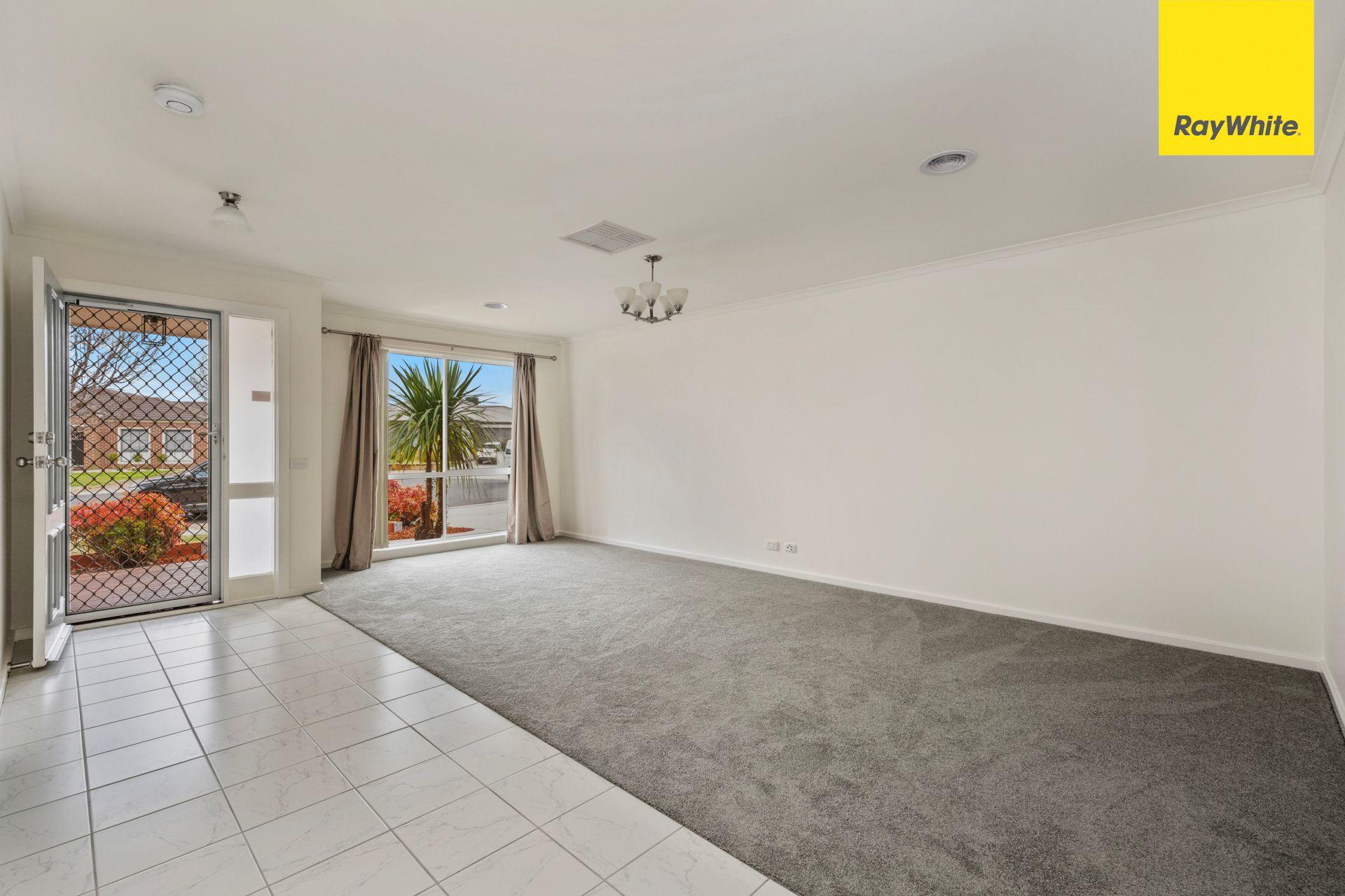 IMMACULATE 4 BEDROOM HOME IN BROOKFIELD