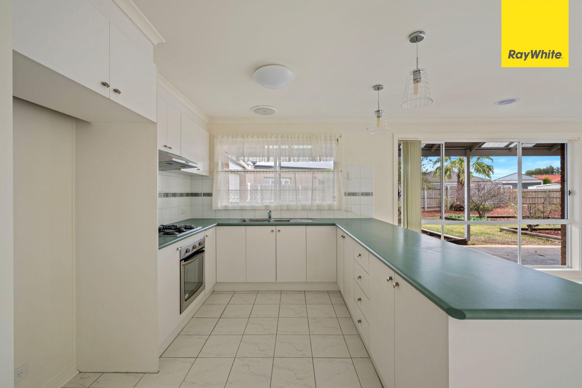 IMMACULATE 4 BEDROOM HOME IN BROOKFIELD