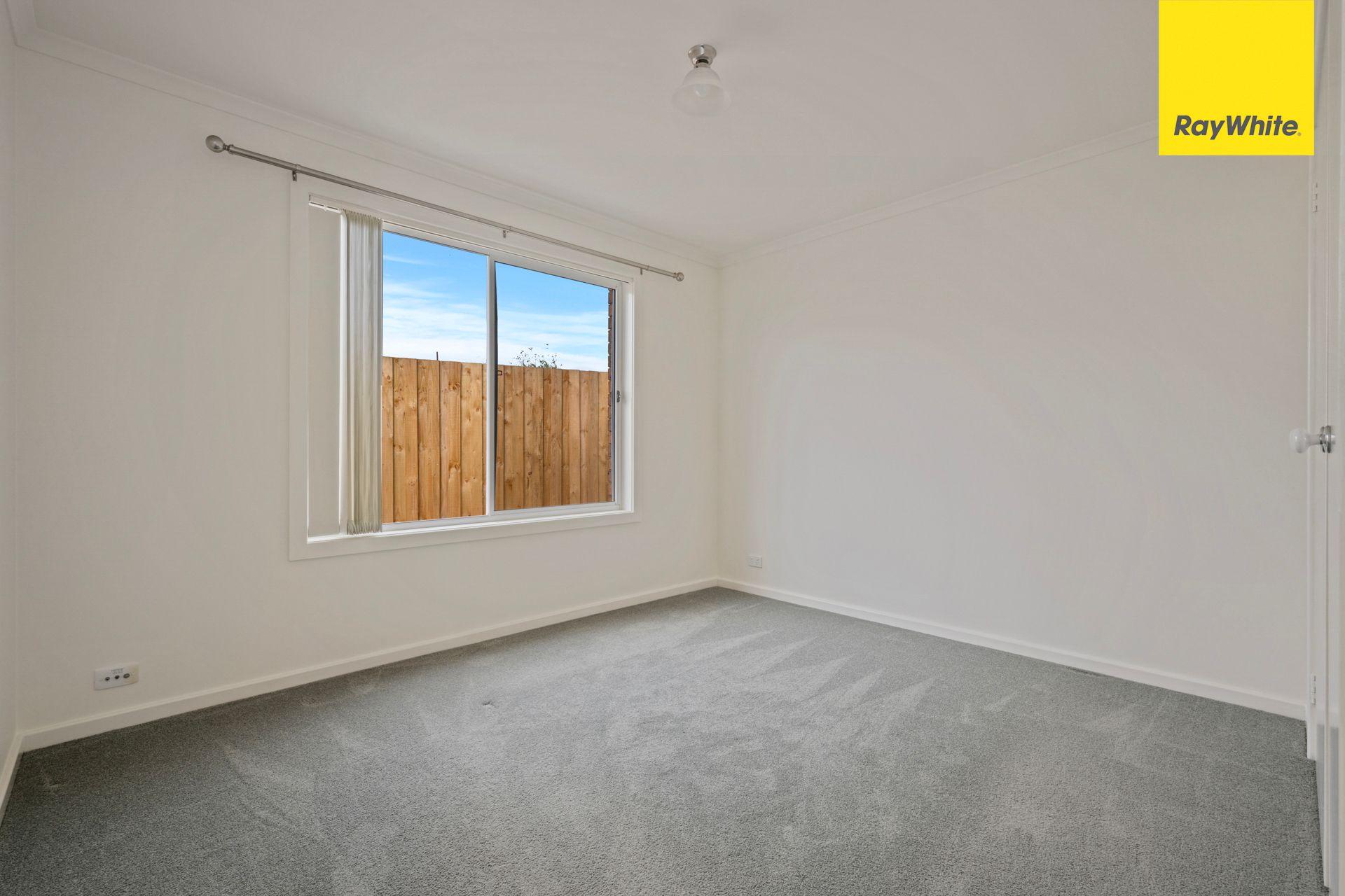 IMMACULATE 4 BEDROOM HOME IN BROOKFIELD