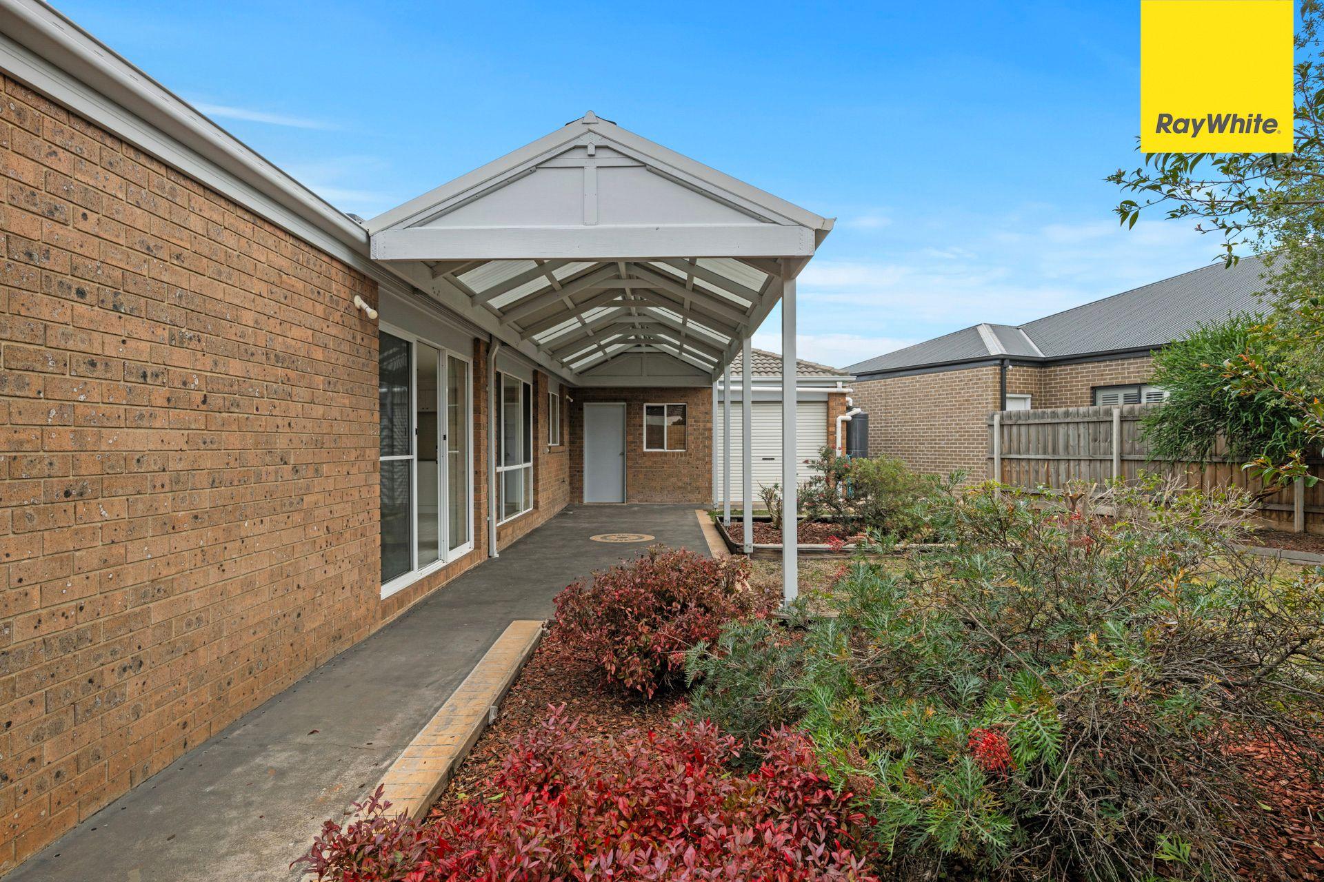 IMMACULATE 4 BEDROOM HOME IN BROOKFIELD