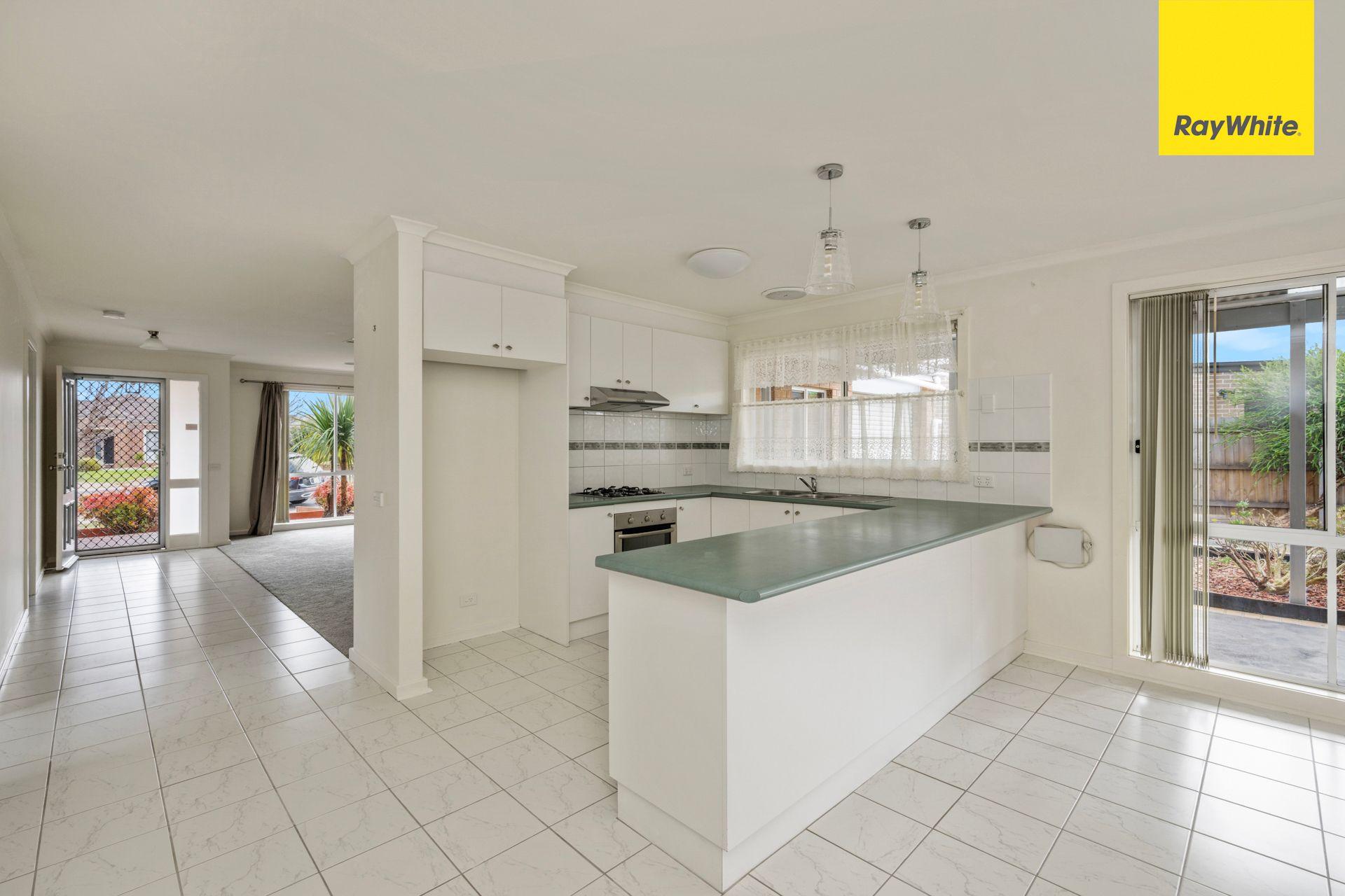 IMMACULATE 4 BEDROOM HOME IN BROOKFIELD