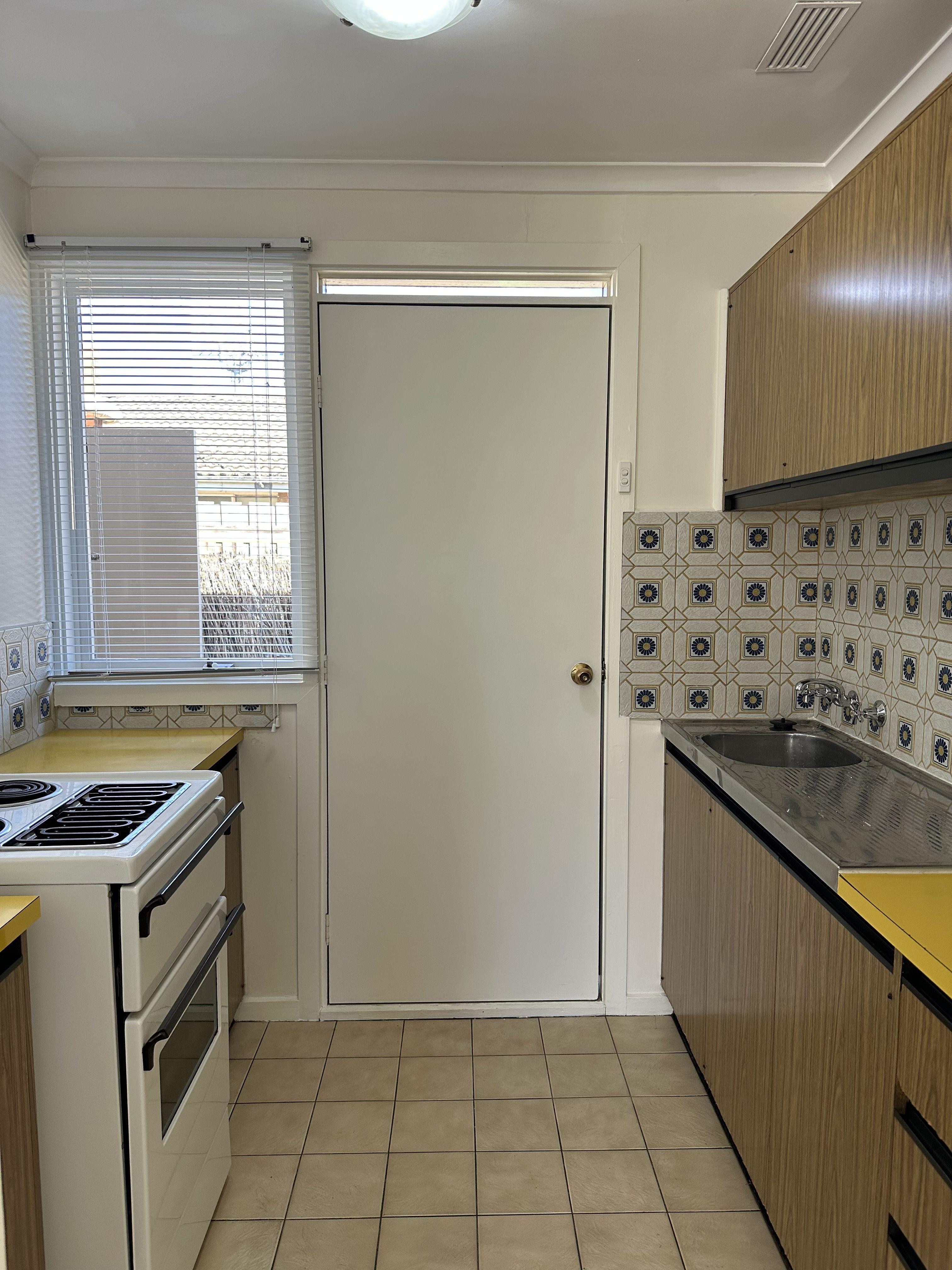 A fantastic and very clean studio apartment, suitable for one person, is now available!