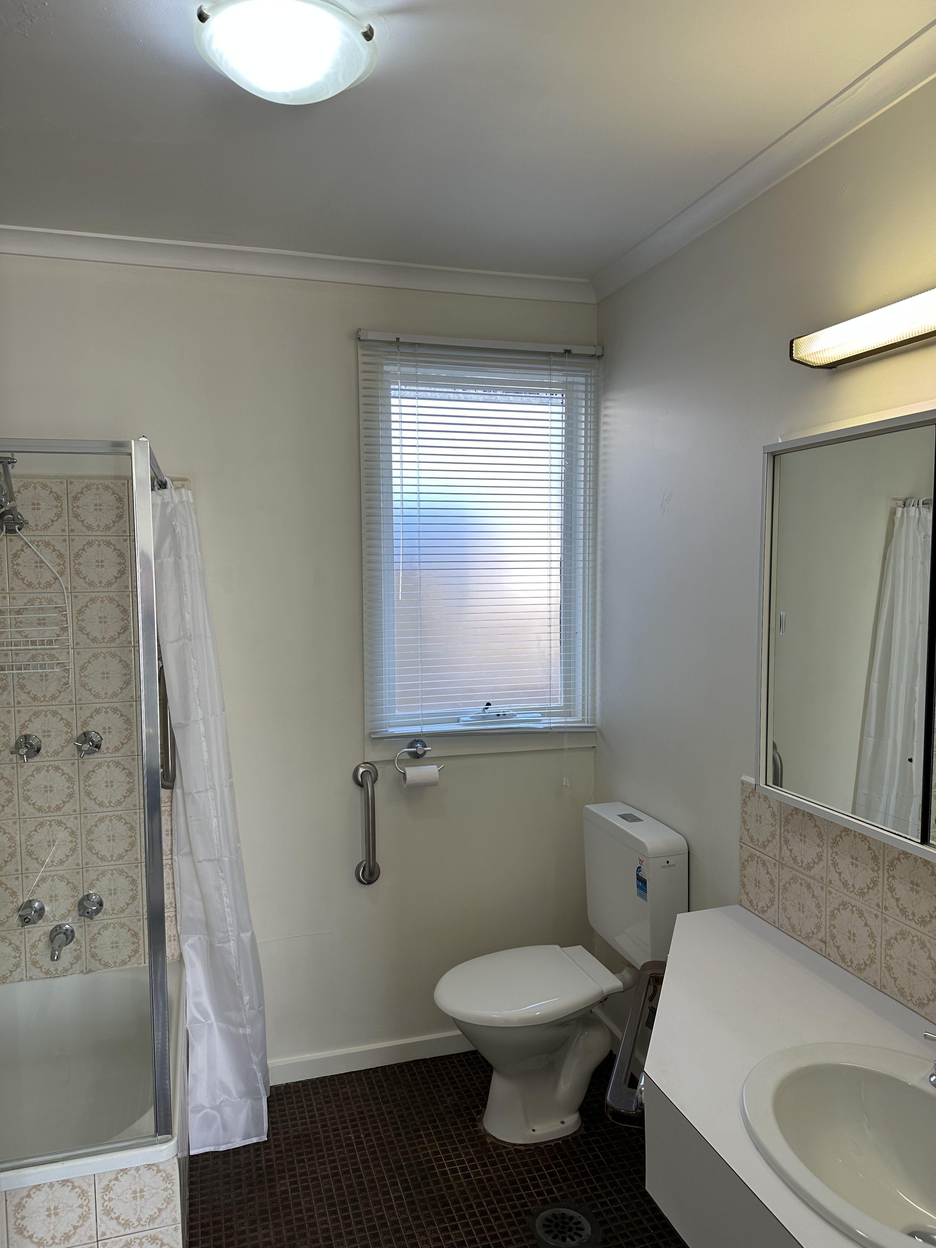 A fantastic and very clean studio apartment, suitable for one person, is now available!