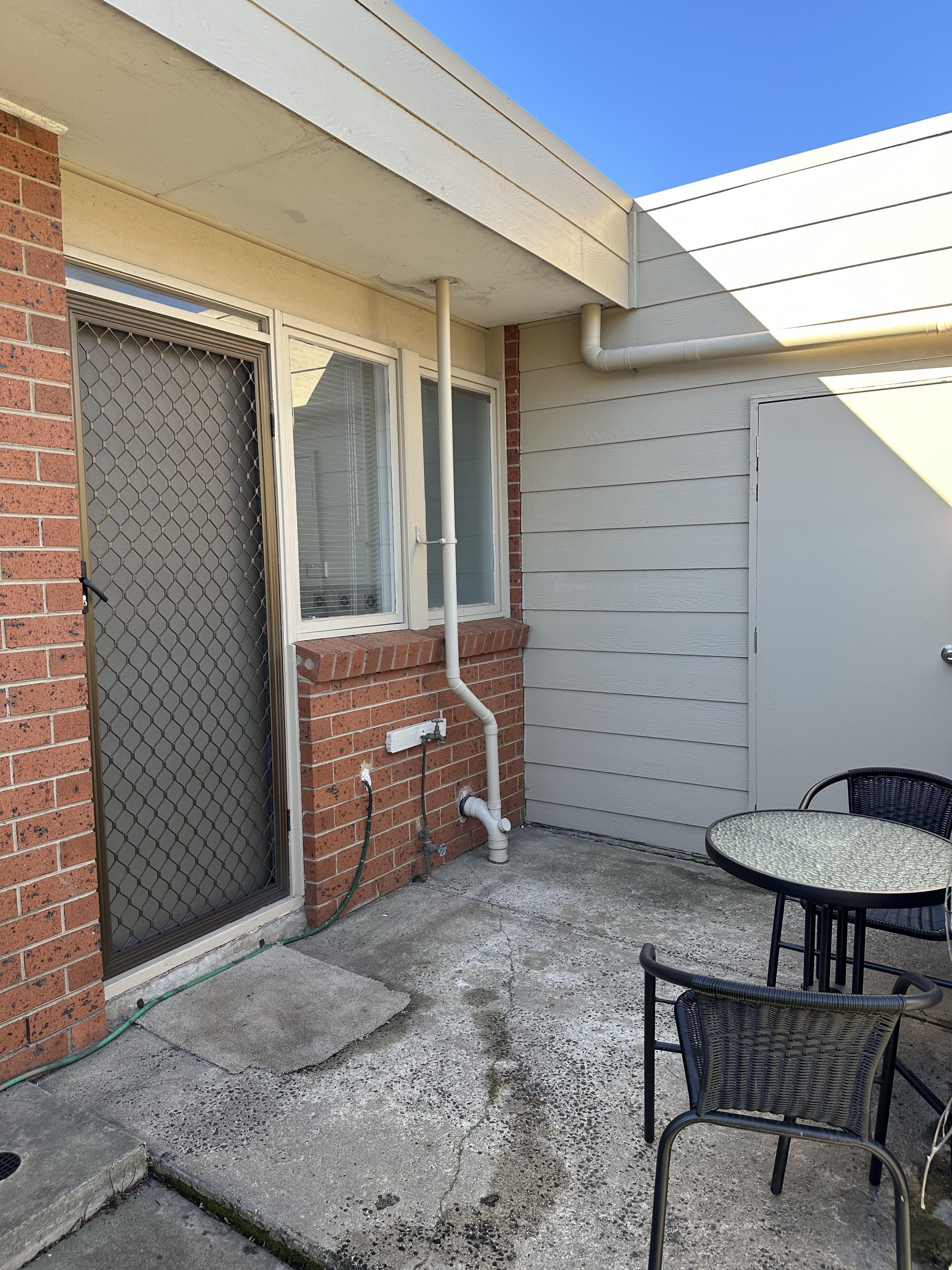 A fantastic and very clean studio apartment, suitable for one person, is now available!