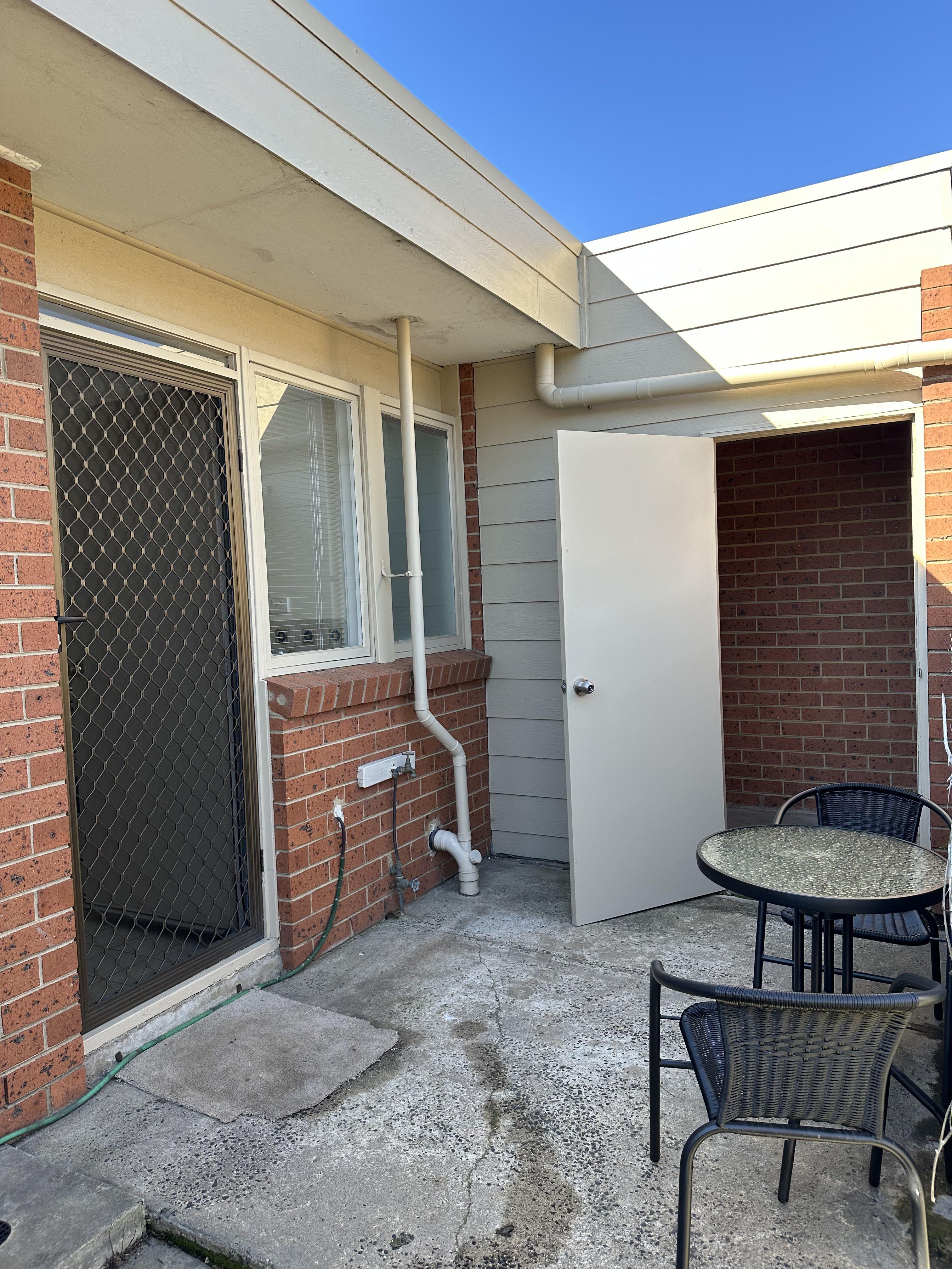 A fantastic and very clean studio apartment, suitable for one person, is now available!