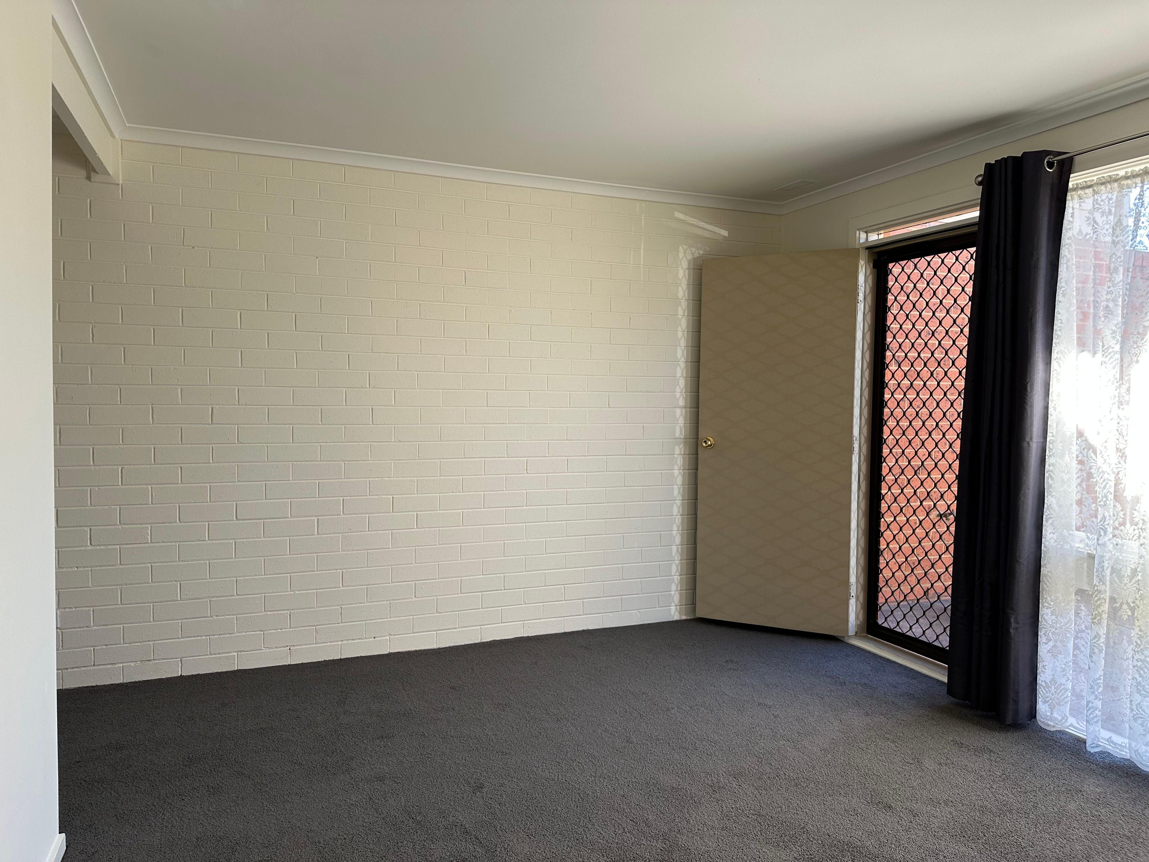 A fantastic and very clean studio apartment, suitable for one person, is now available!