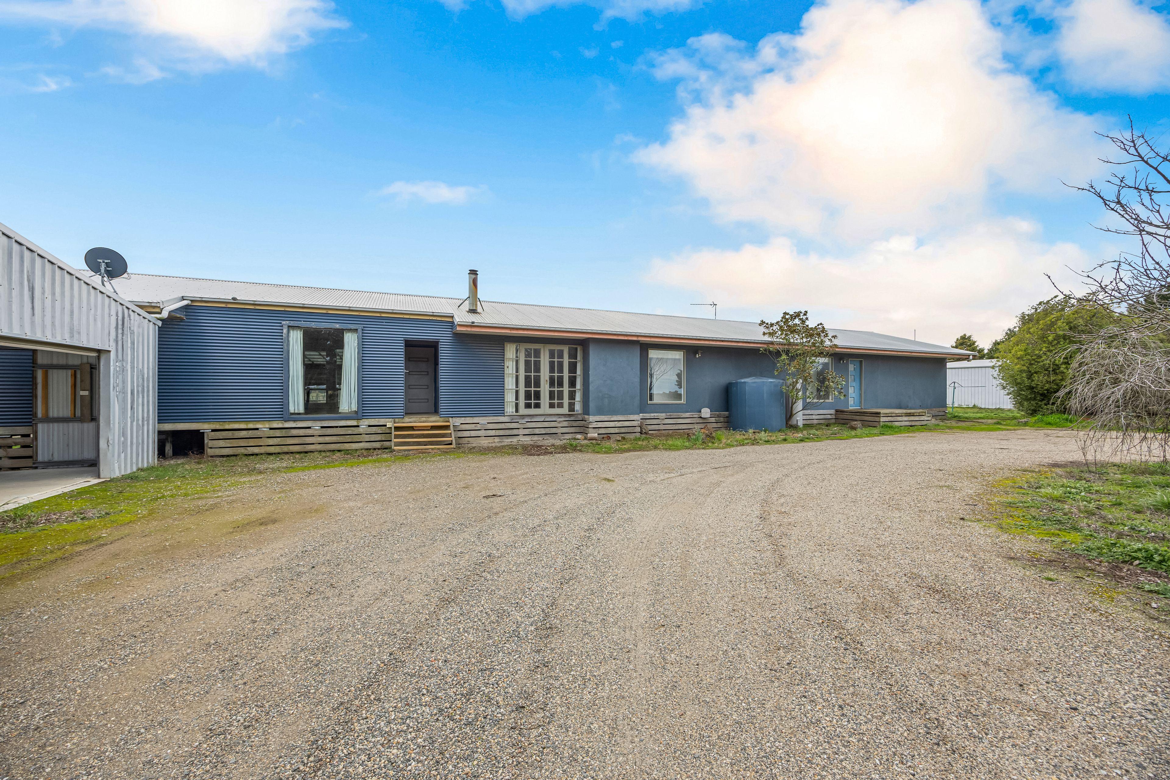 Prop-GPT: House: VIC Cambrian Hill, VIC 3352 Home For Rent