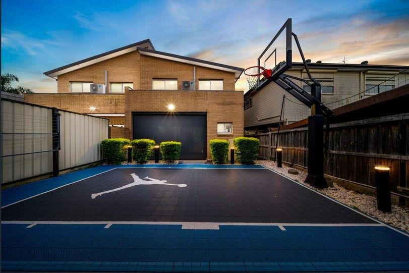 Stylishly finished duplex in Central Location !!!