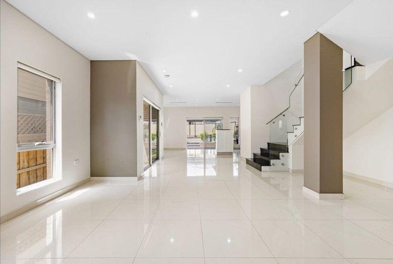 Stylishly finished duplex in Central Location !!!