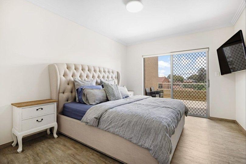 Stylishly finished duplex in Central Location !!!