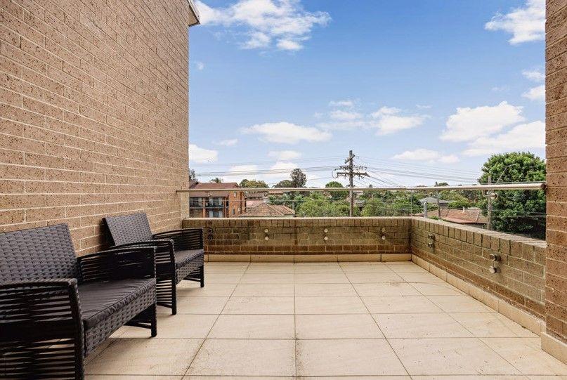 Stylishly finished duplex in Central Location !!!