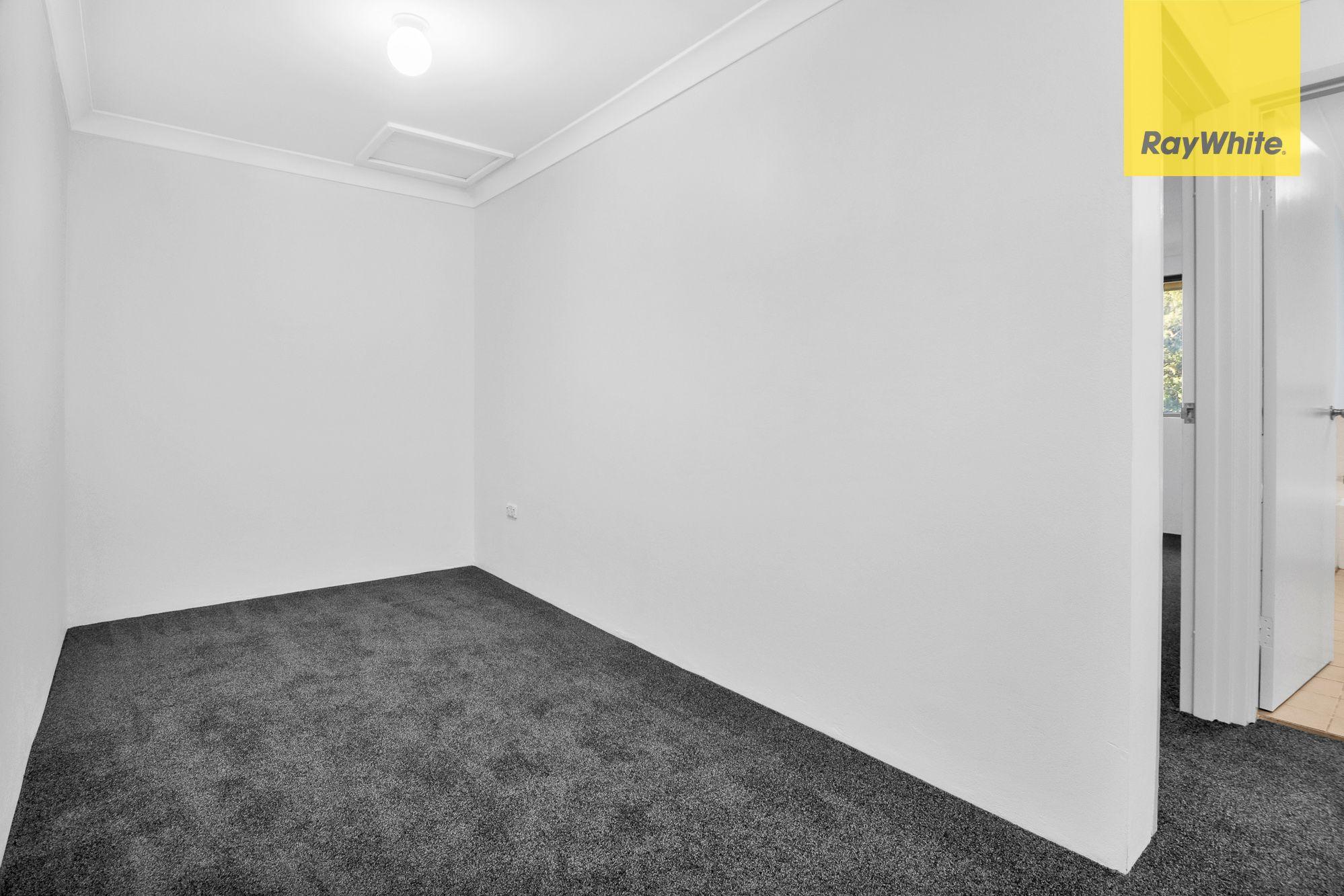 REFURBISHED UNIT IN HEART OF ST MARYS!!!