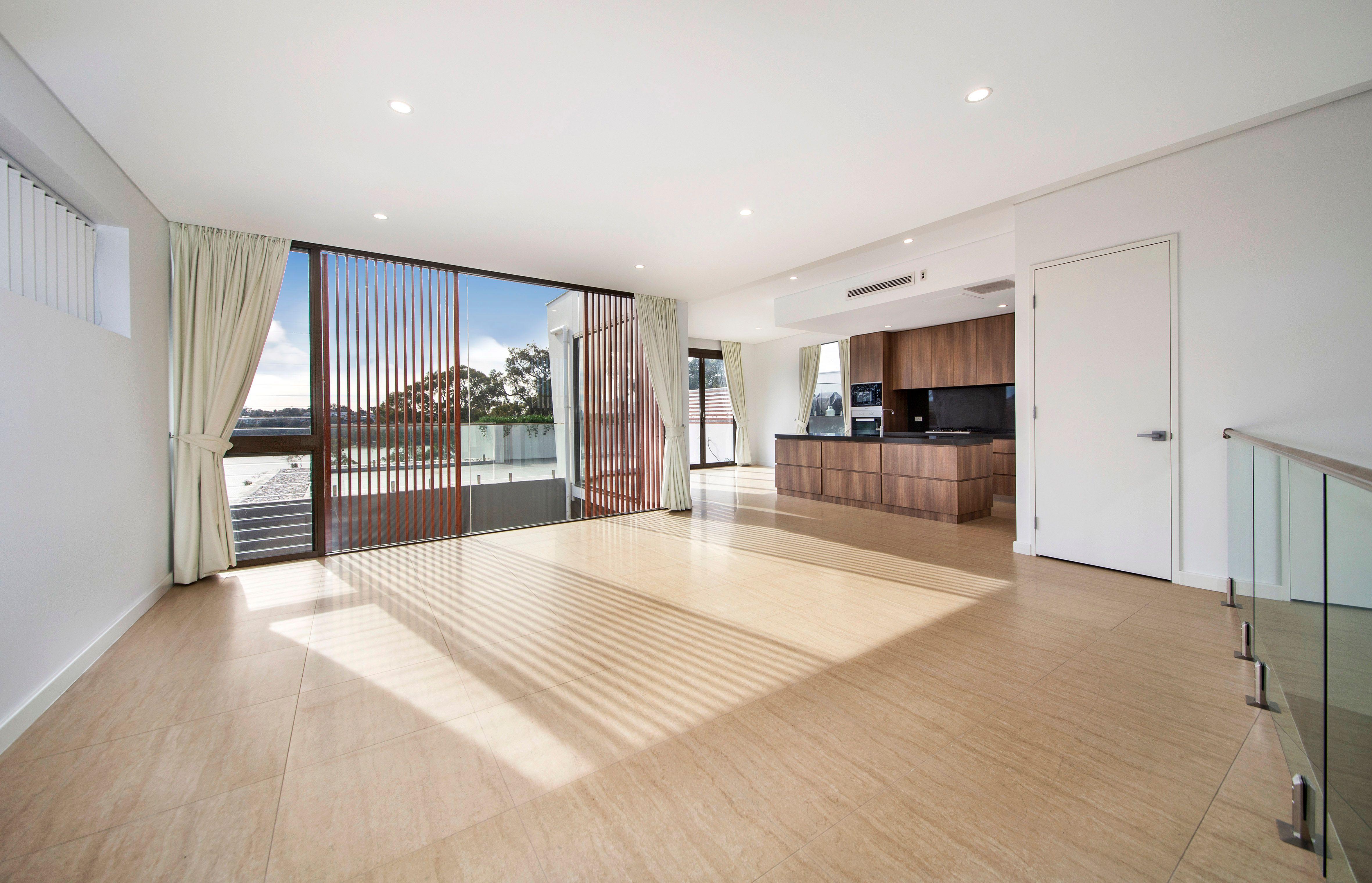 Amazing waterviews!  Executive townhouse living...