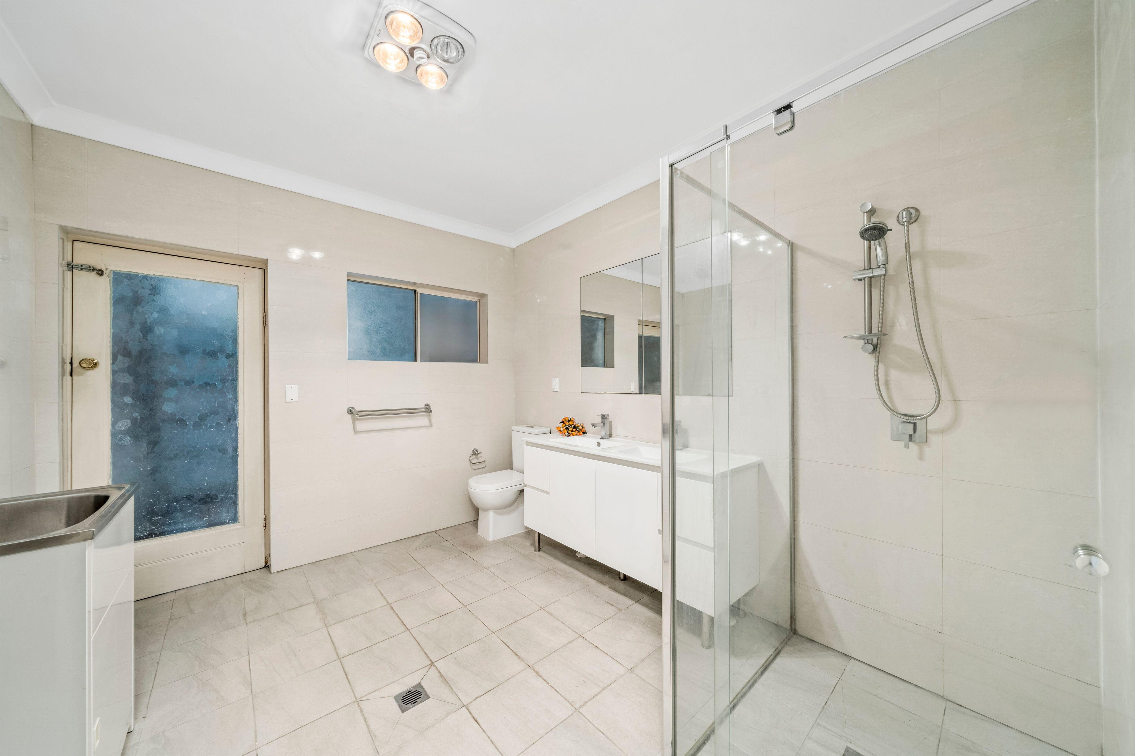 Rare | Massive |SIX bedroom | Two kitchen | Two laundry| Two Storey Family Home in the prime location