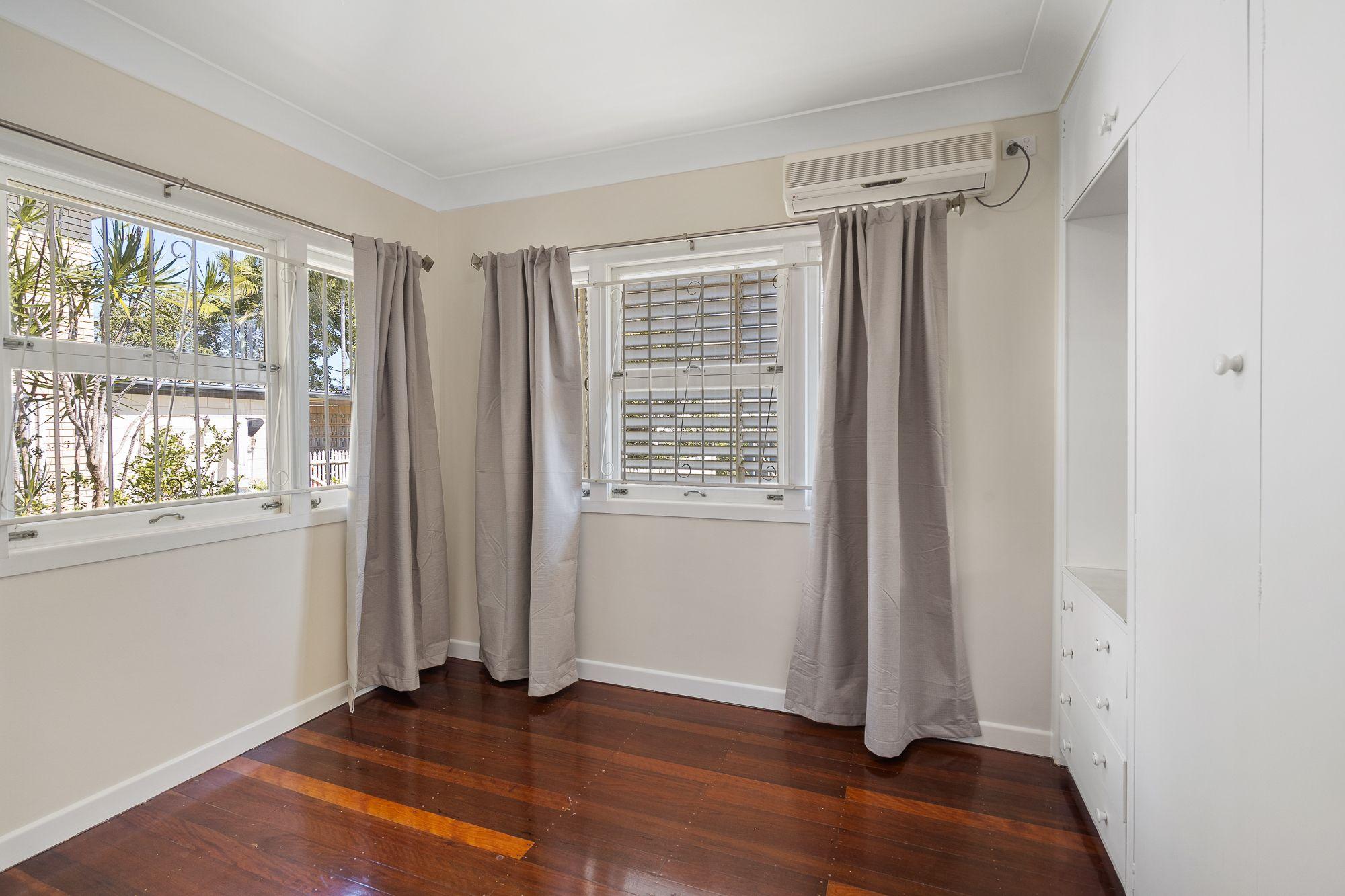 Stylish 3-Bedroom Family Home with Huge Backyard