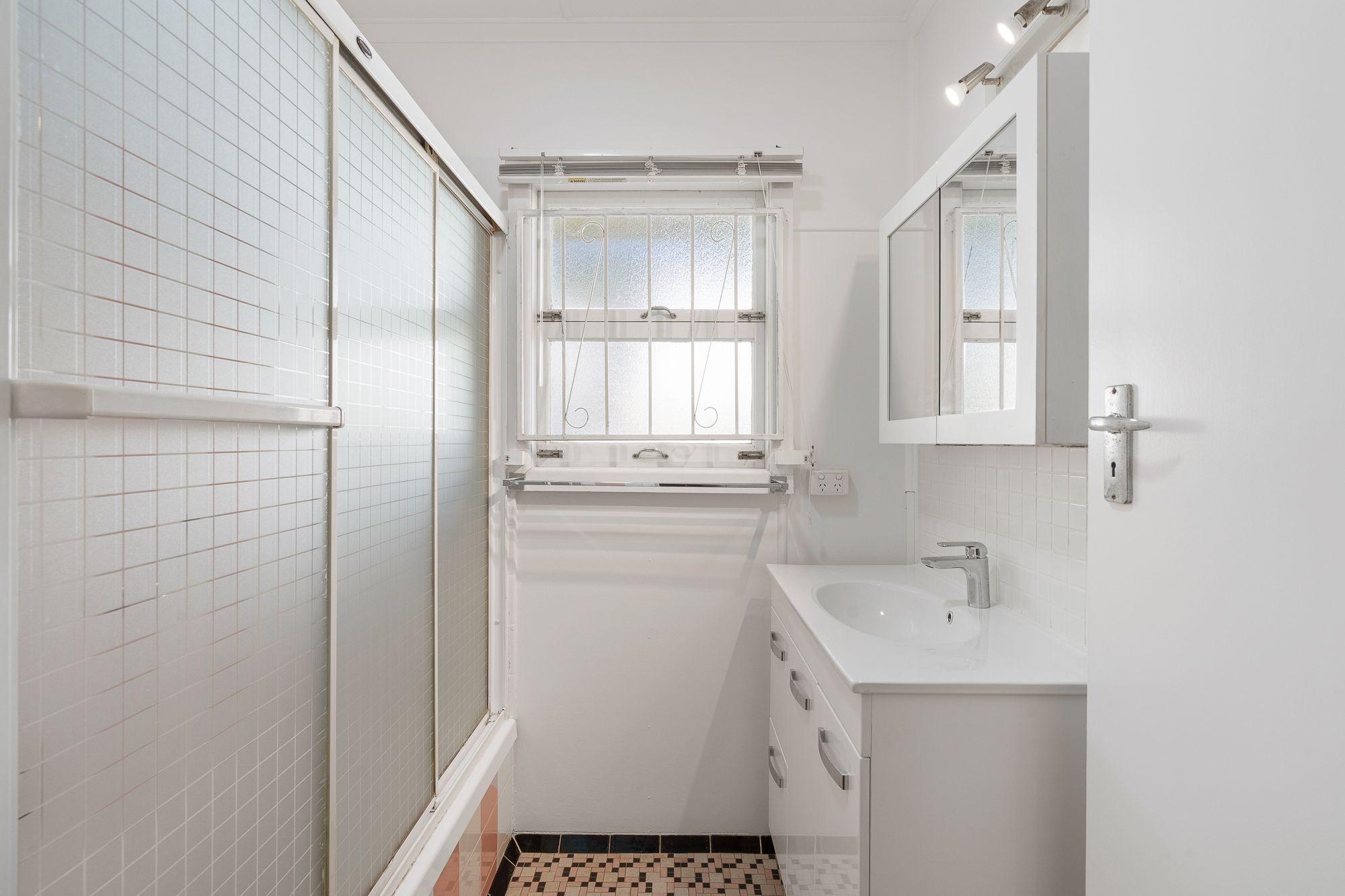 Stylish 3-Bedroom Family Home with Huge Backyard