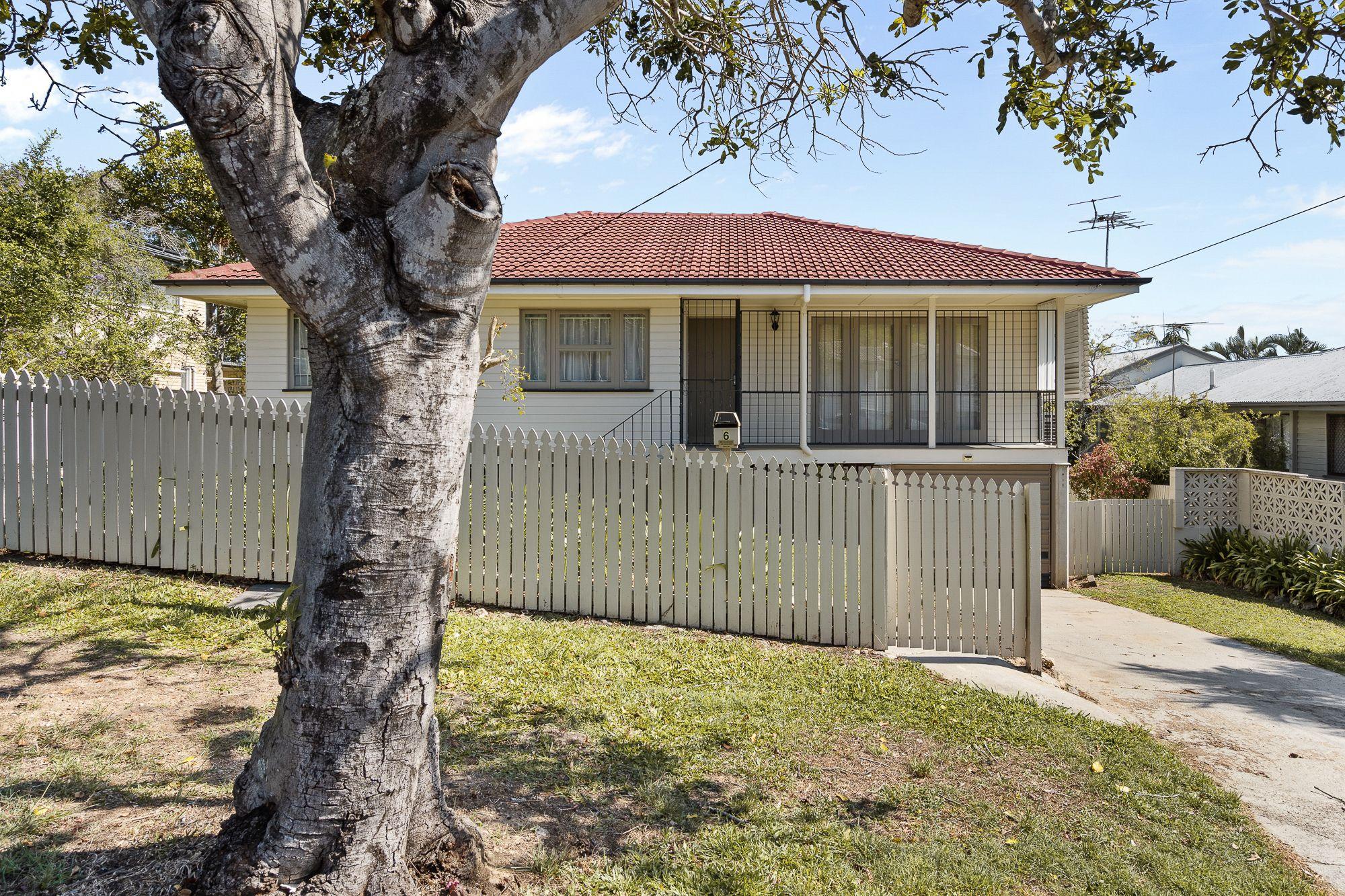Stylish 3-Bedroom Family Home with Huge Backyard