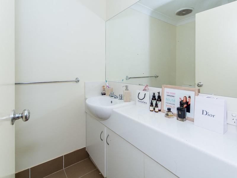 Stylish 3-Bedroom Townhouse with Private Courtyard & Balcony