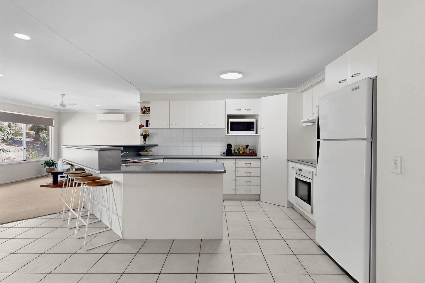 Prop-GPT: House: QLD Arana Hills, QLD 4054 Queensland 4054