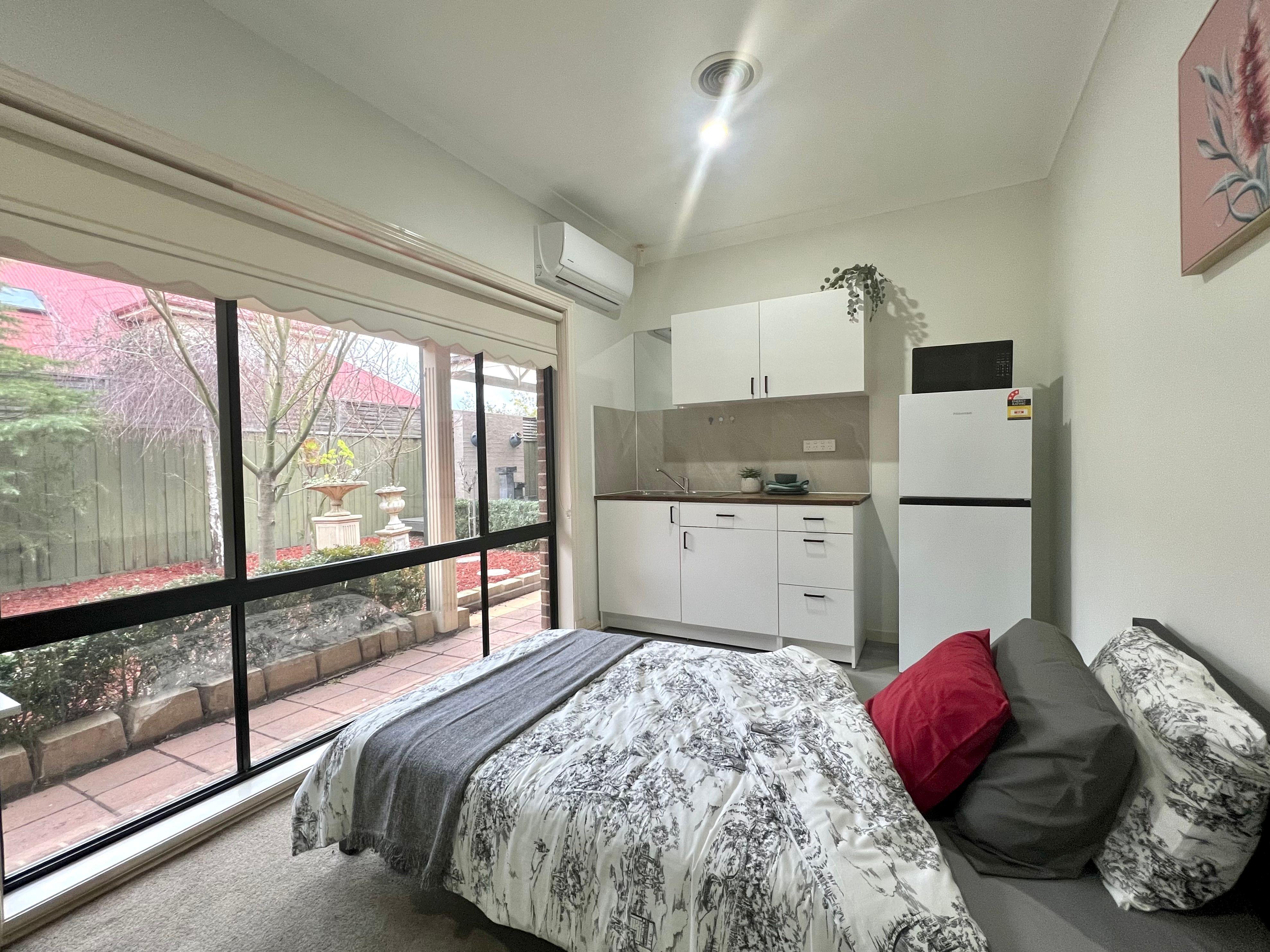 Prop-GPT: Studio: VIC Pakenham, VIC 3810 Home For Rent