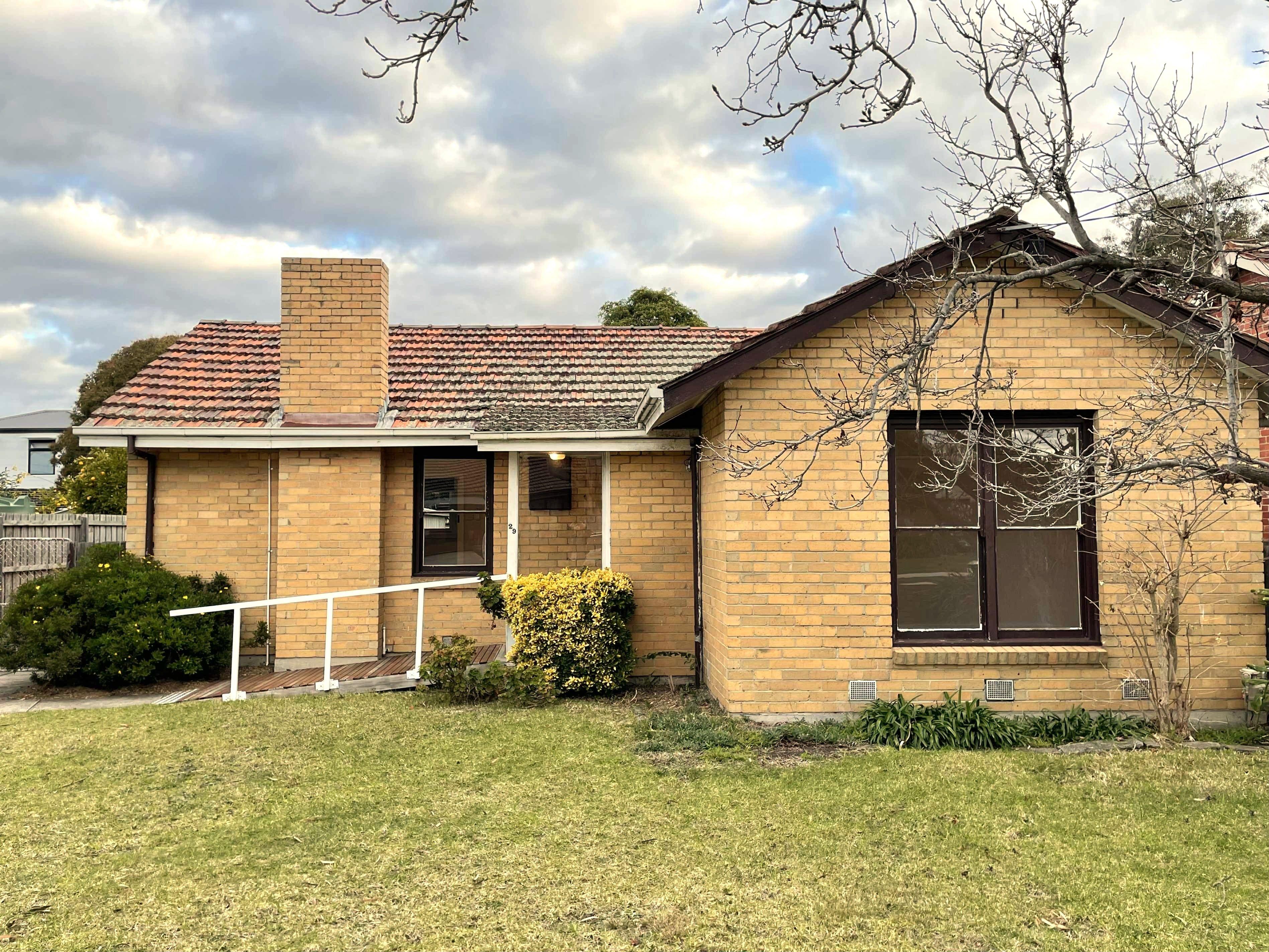 Prop-GPT: House: VIC Heidelberg West, VIC 3081 Home For Rent