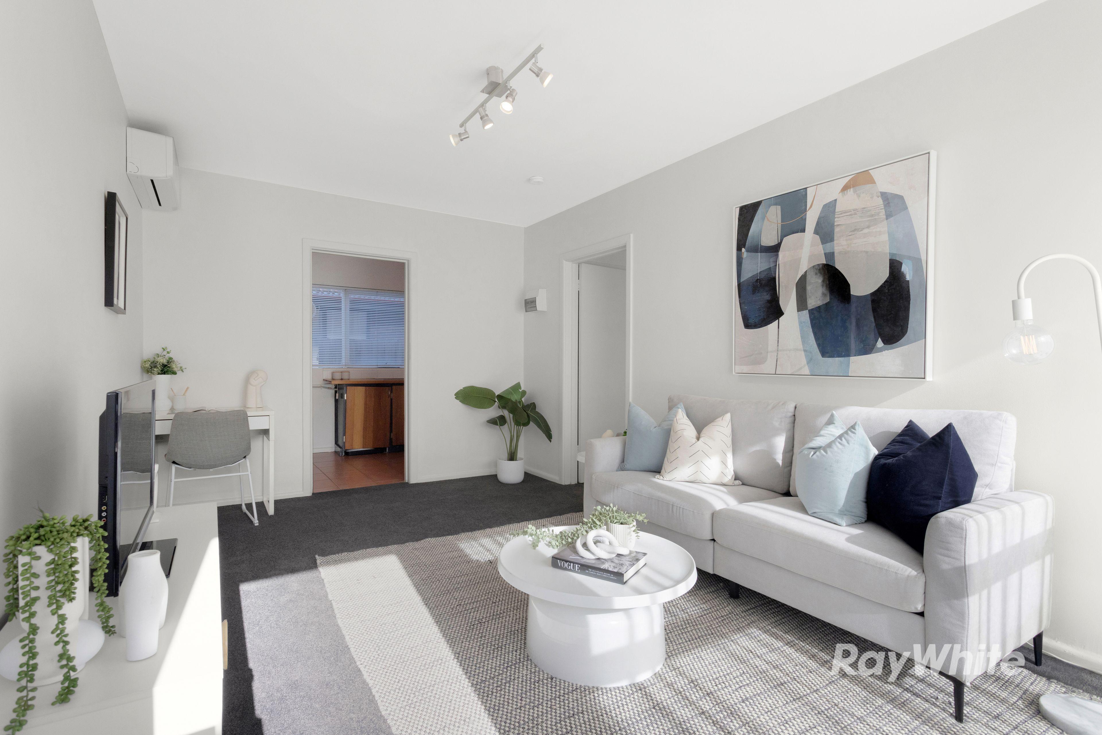 North-Facing Spacious 1-Bedroom Apartment in Central Carnegie