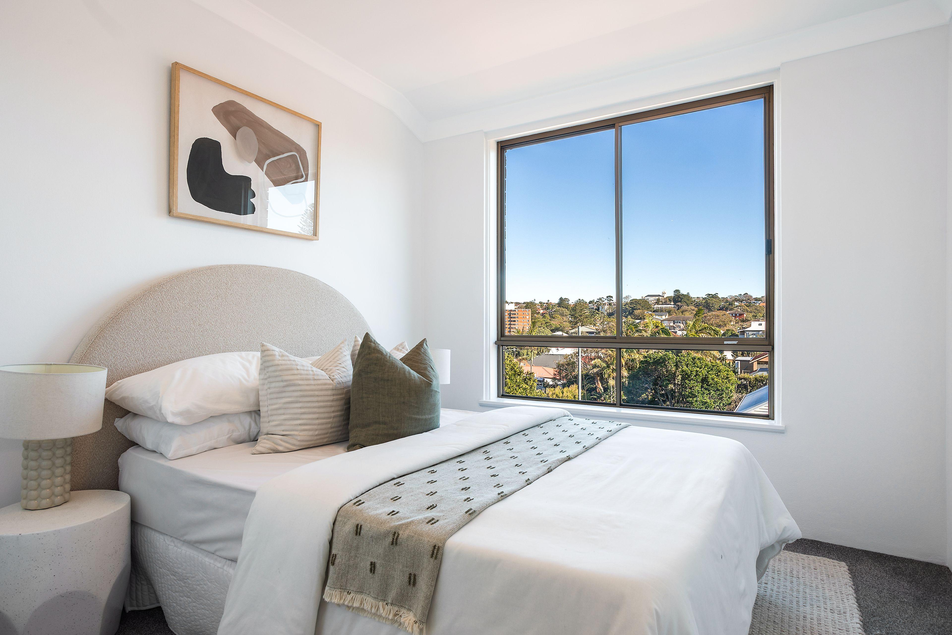 Top Floor North Facing 2 Bedroom Apartment With Ocean Views