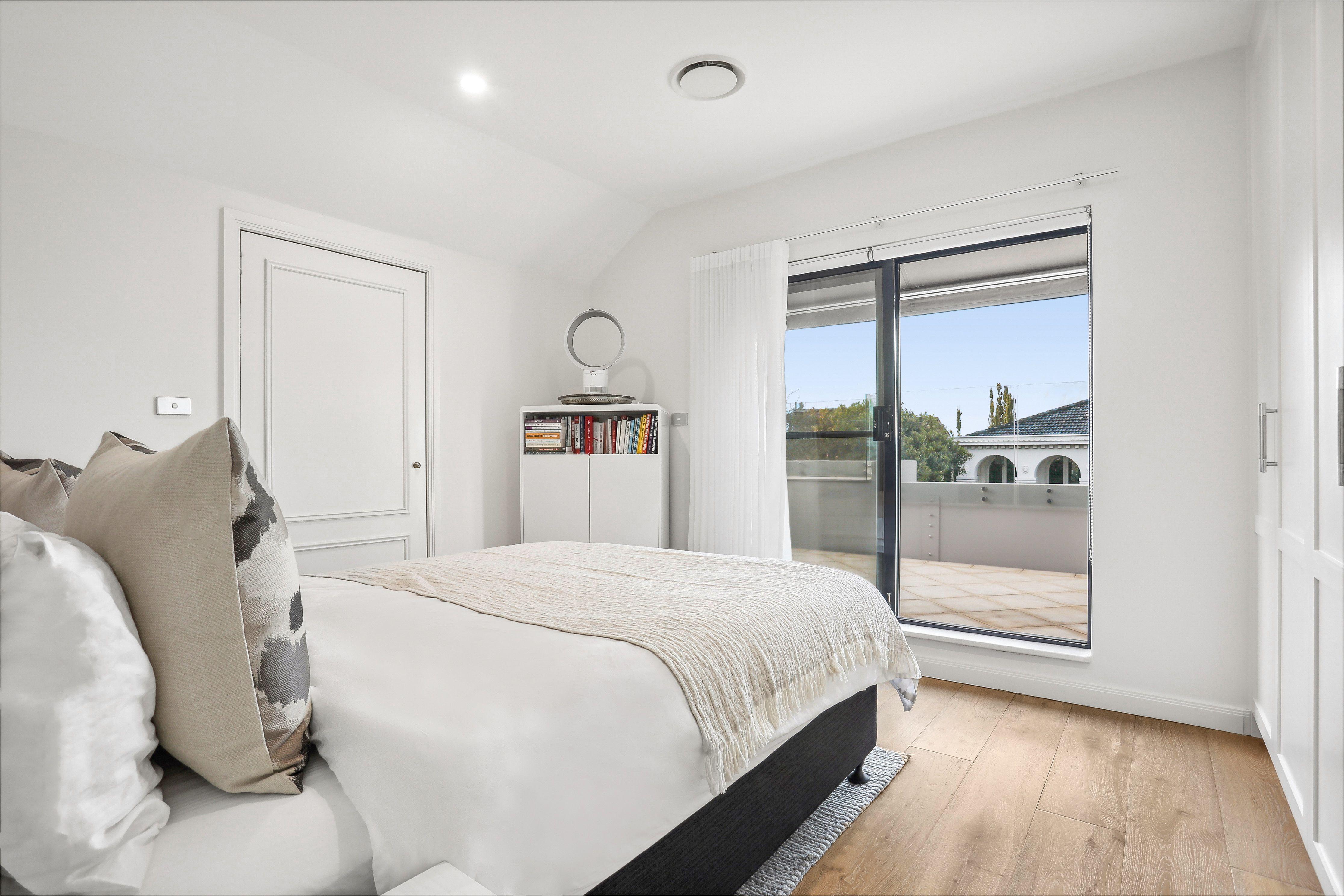 Luxurious Dual-Level Penthouse