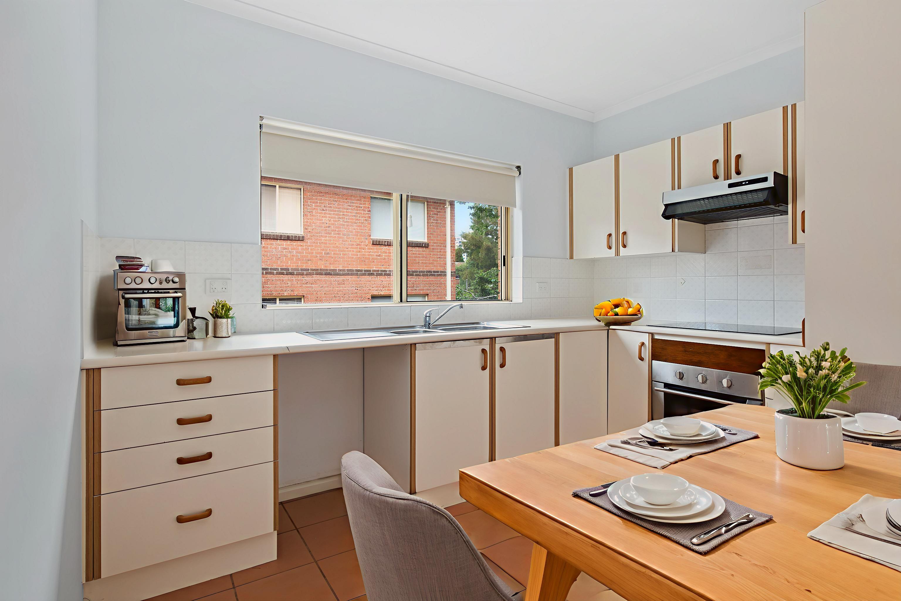 Bright And Spacious 2 Bedroom Unit