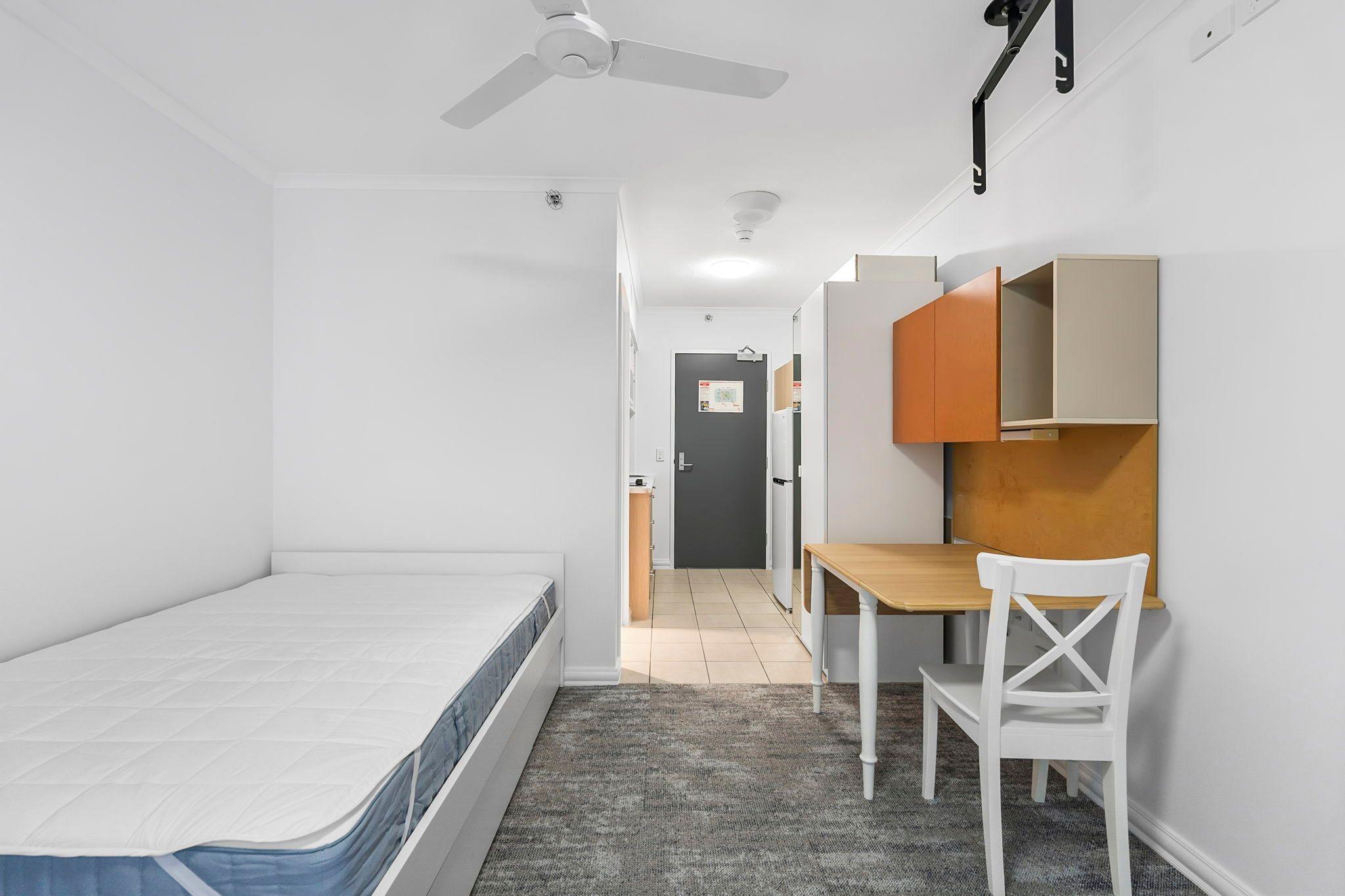 Prop-GPT: Studio: QLD Kangaroo Point, QLD 4169 Home For Rent