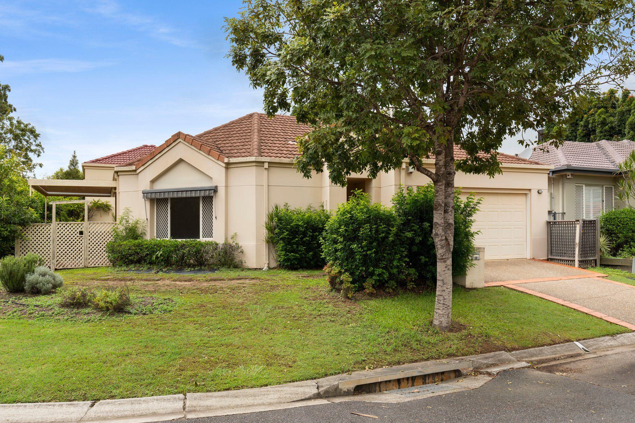 Prop-GPT: House: QLD Carindale, QLD 4152 Home For Rent