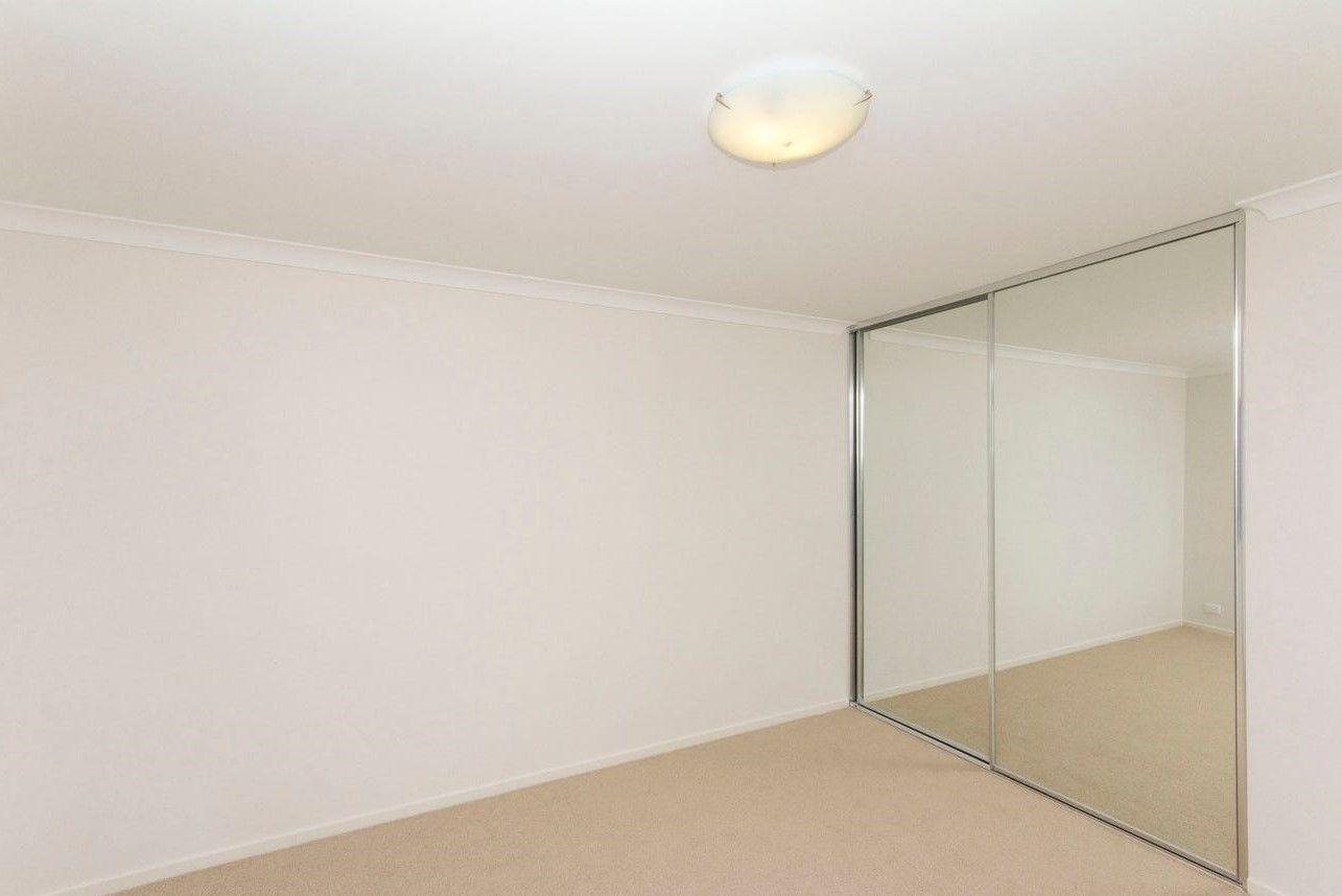 Mystere in Macquarie- Perfect 1 Bedroom plus study apartment
