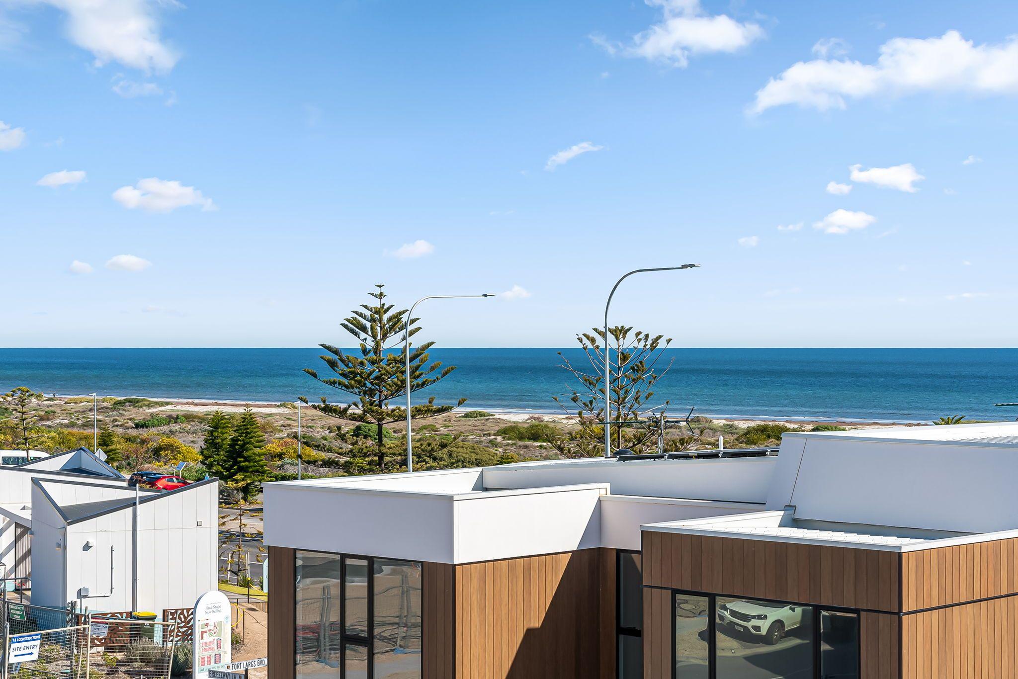 COASTAL LUXURY LIVING 4 Bedroom, 3 Bathroom, Solar & Lift