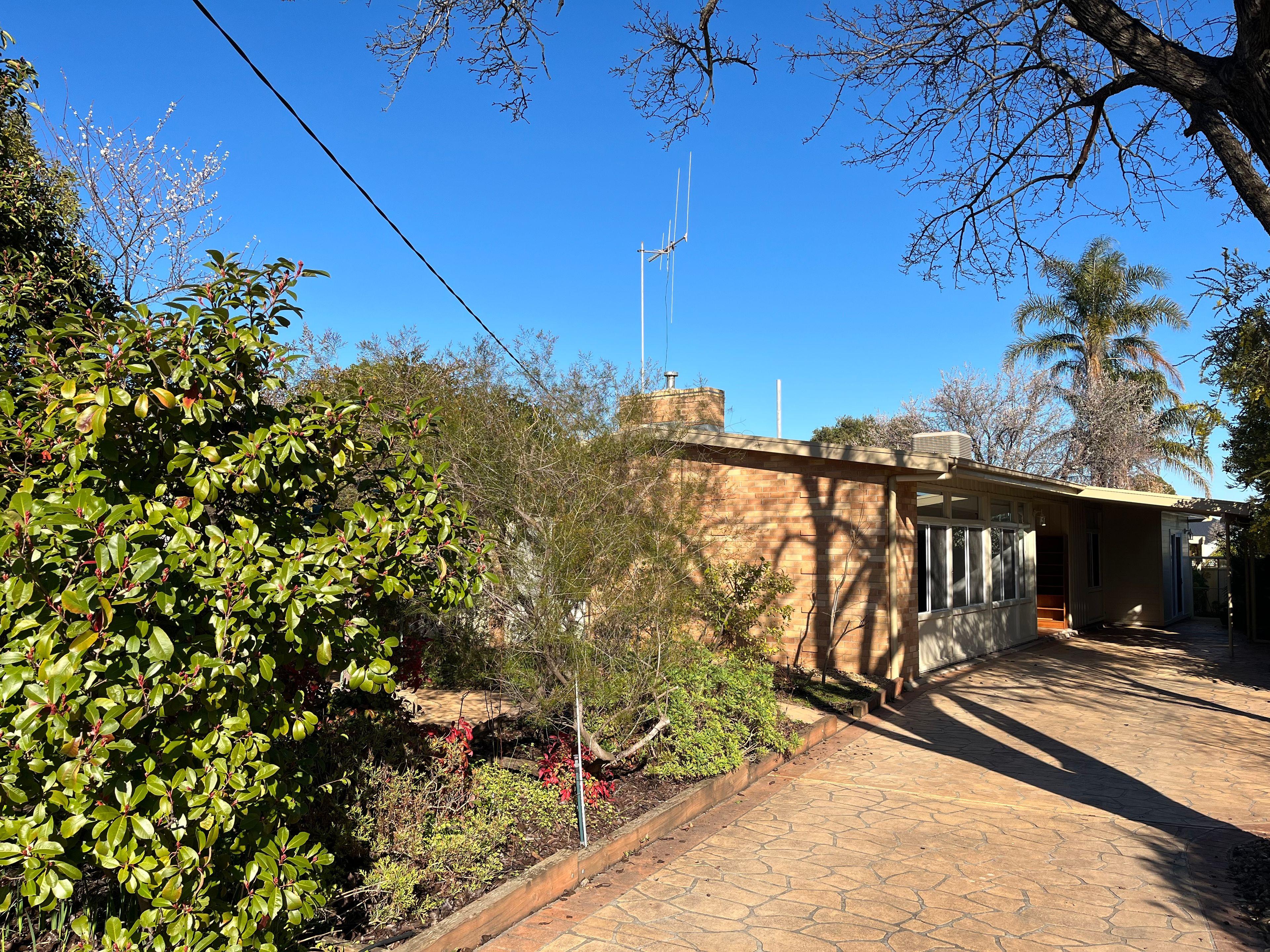 Prop-GPT: House: VIC Swan Hill, VIC 3585 Home For Rent