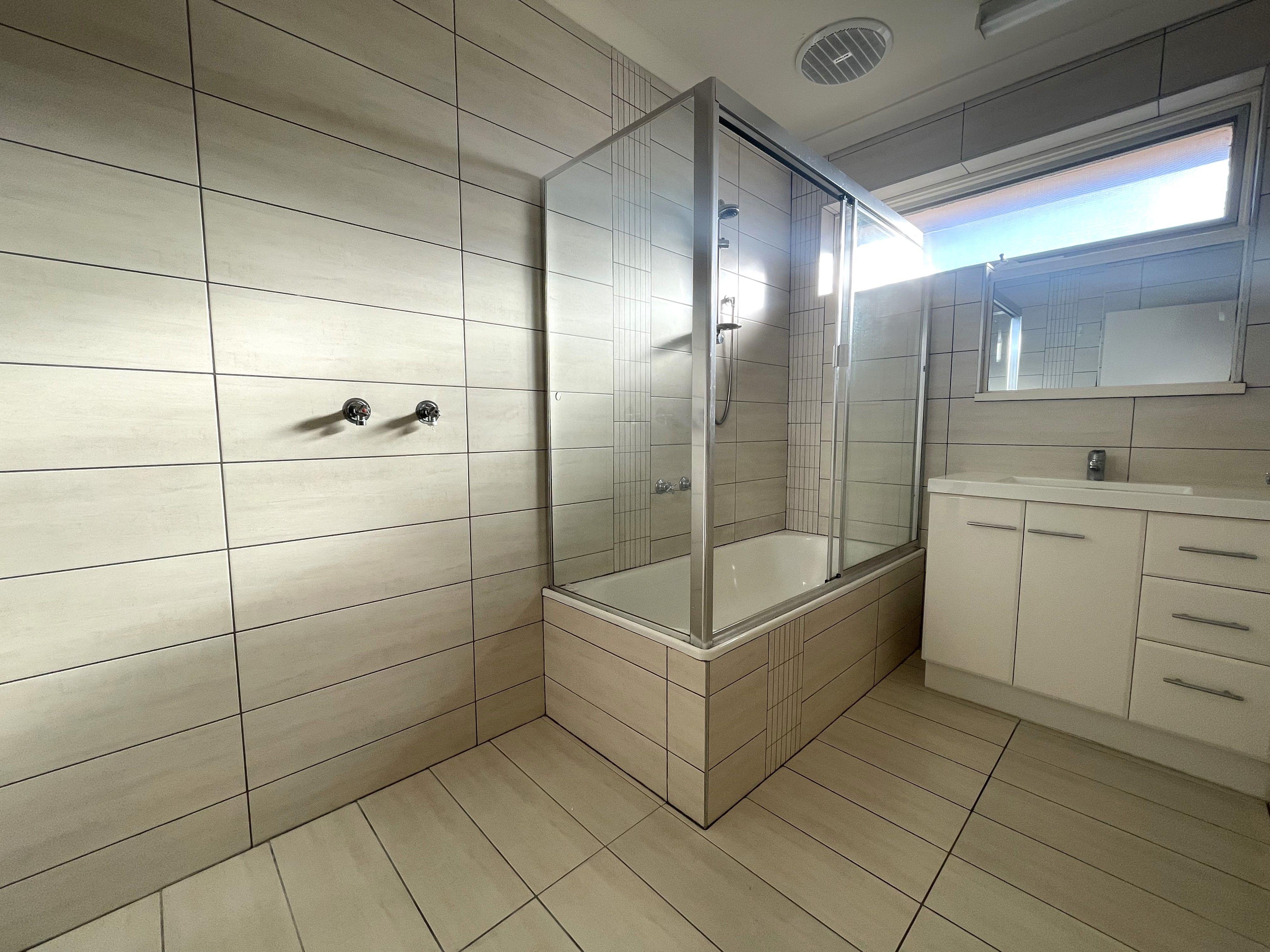 Apartment for Rent: Brunswick West, VIC 3055, VIC, 3055