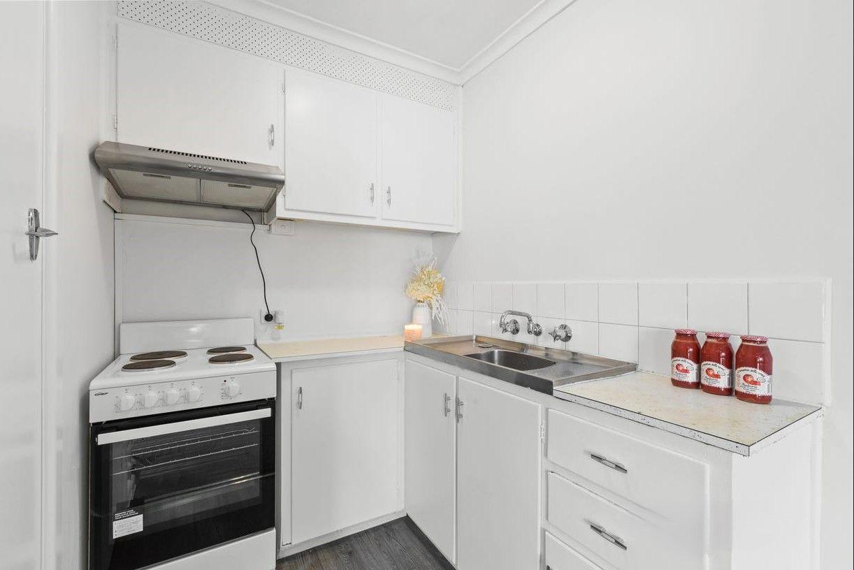 One-Bedroom Living in Mentone's Bayside Lifestyle!