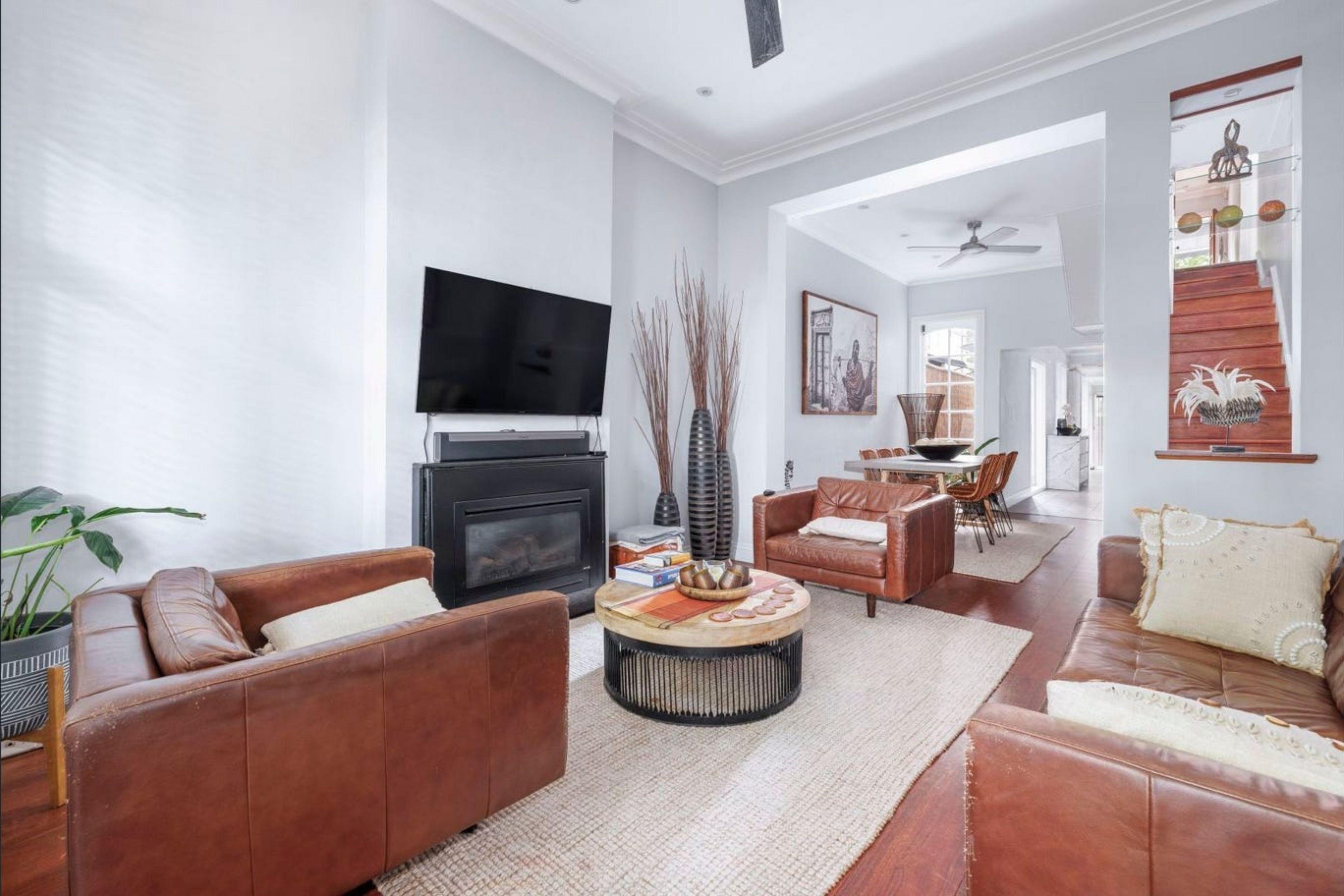 Prop-GPT: Acreage/Semi-Rural: NSW Surry Hills, NSW 2010 Home For Rent