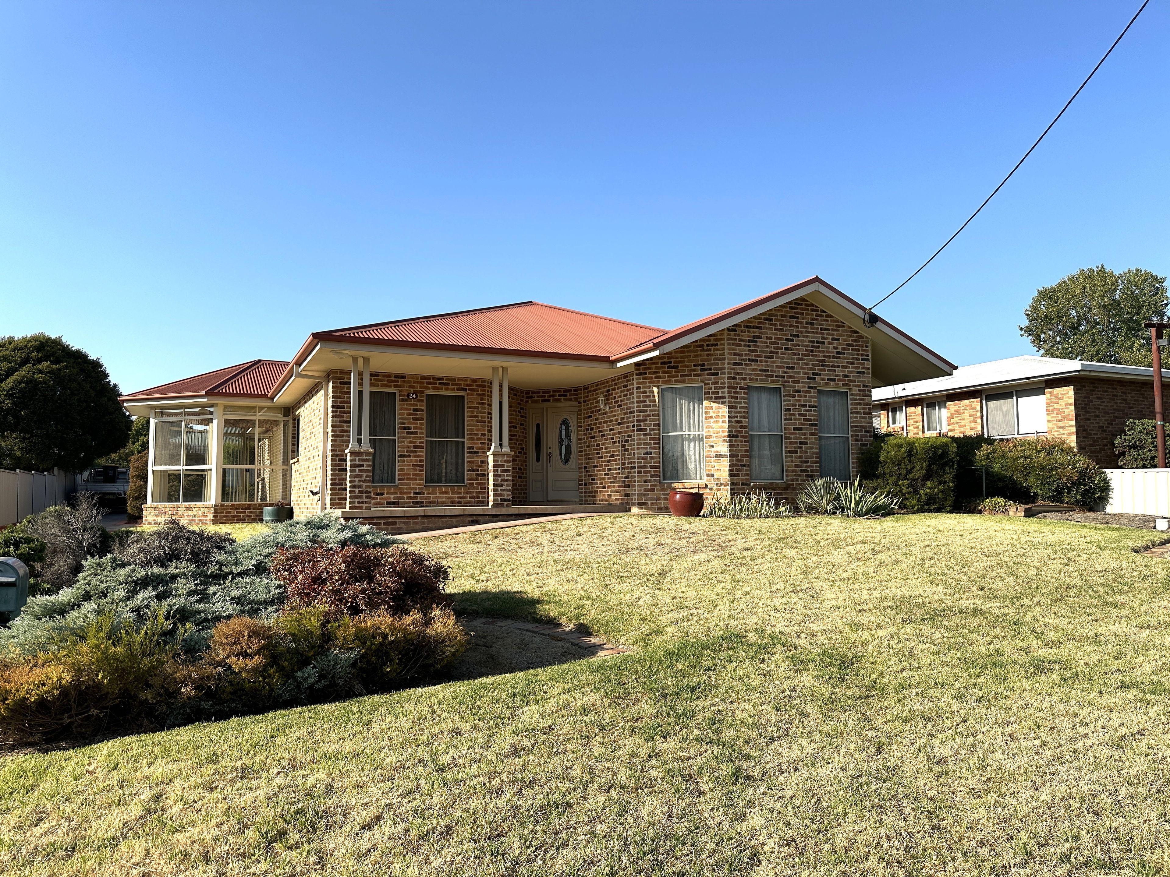 Prop-GPT: House: NSW Tumut, NSW 2720 Home For Rent