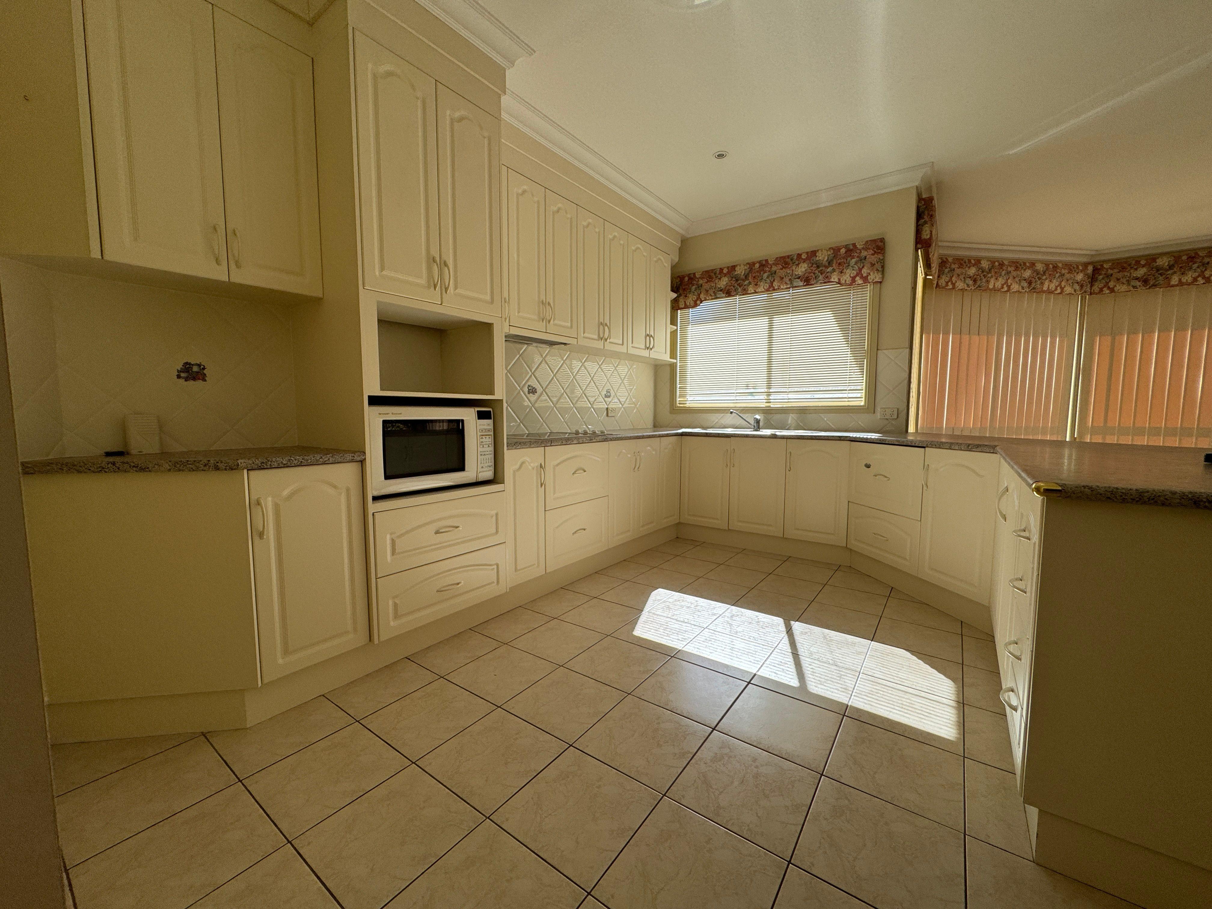 House for Rent: Tumut, NSW 2720, NSW, 2720
