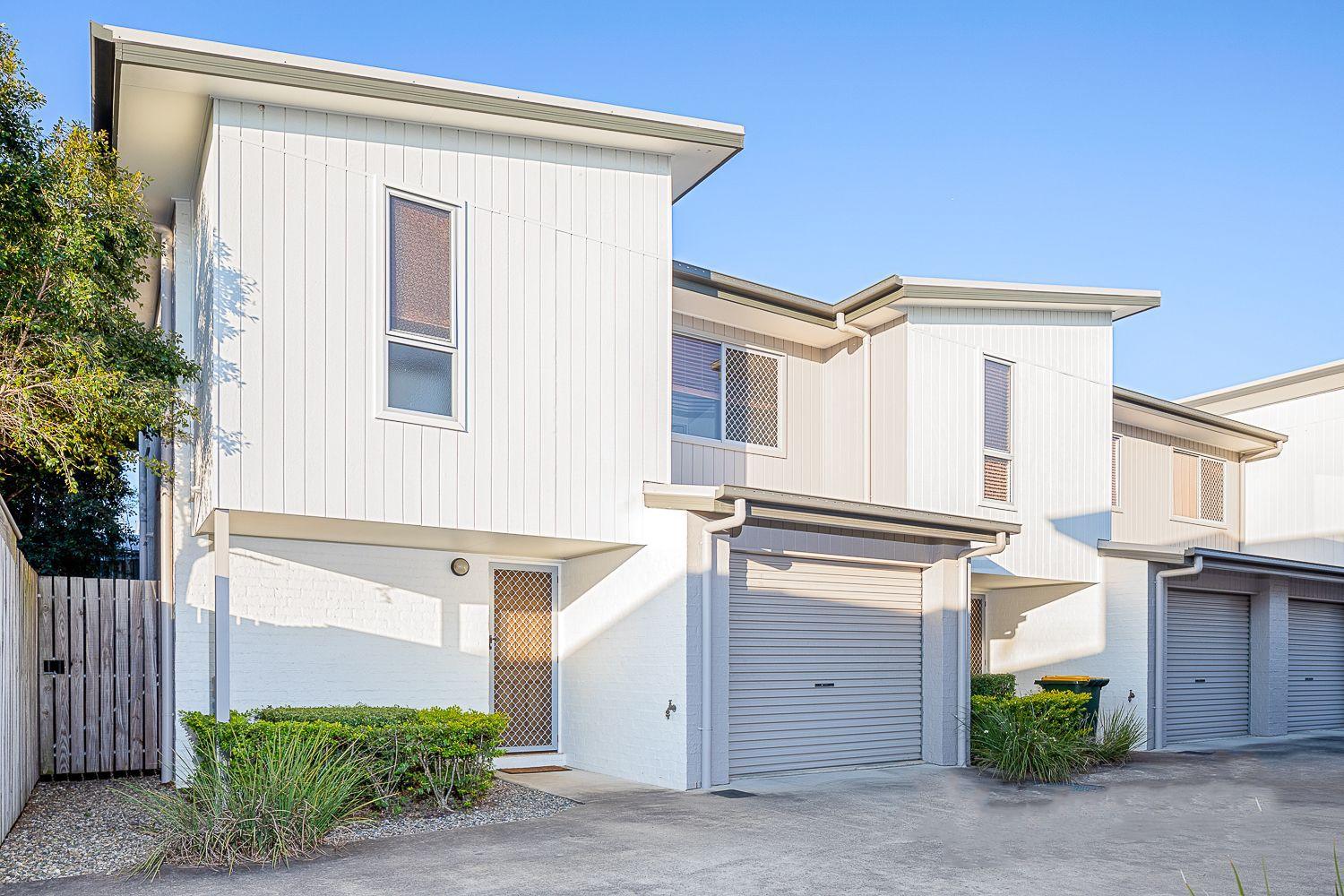 Prop-GPT: Townhouse: QLD Holland Park, QLD 4121 Home For Rent