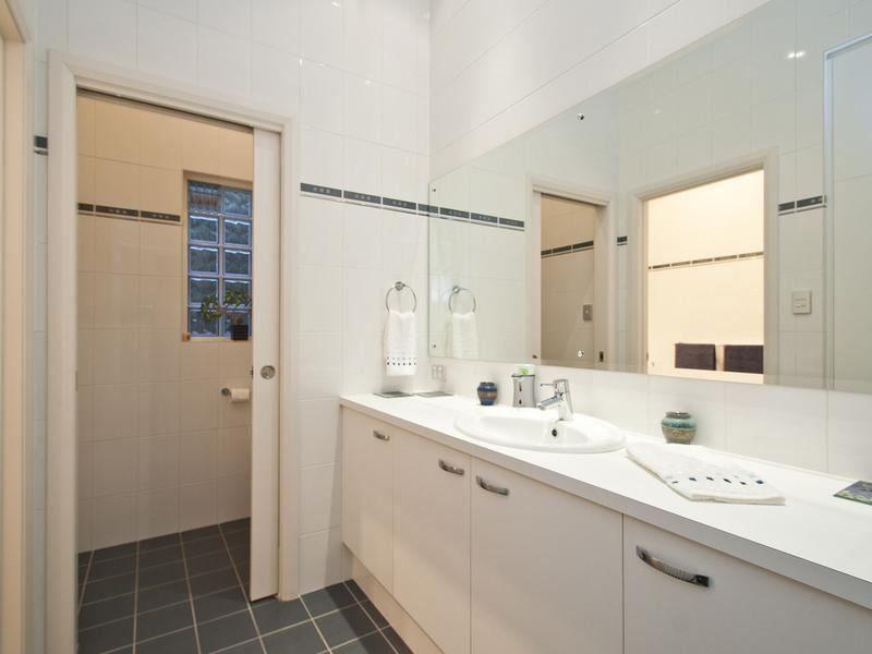 78 Elizabeth Crescent, HALLETT COVE, SA 5158 - House for Rent - harcourts.net