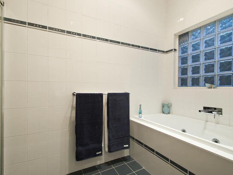 78 Elizabeth Crescent, HALLETT COVE, SA 5158 - House for Rent - harcourts.net