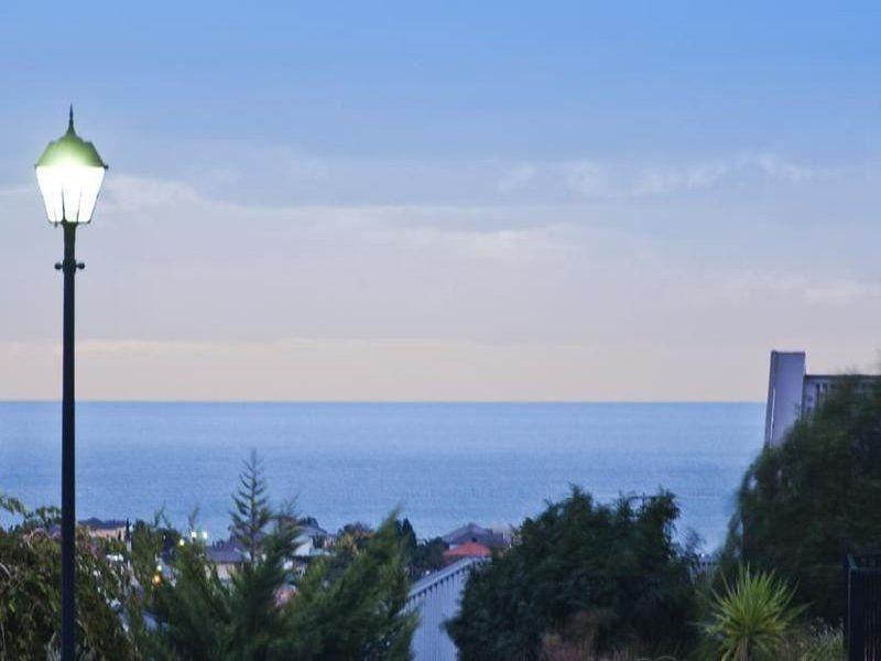 78 Elizabeth Crescent, HALLETT COVE, SA 5158 - House for Rent - harcourts.net