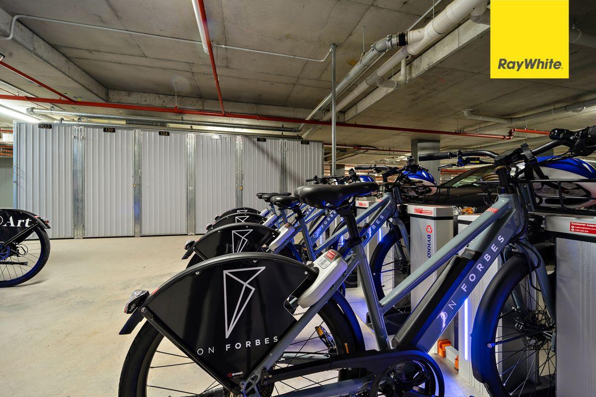 Spacious Apartment on Forbes