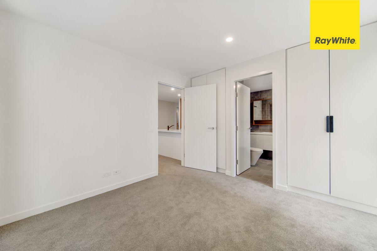 Spacious Apartment on Forbes