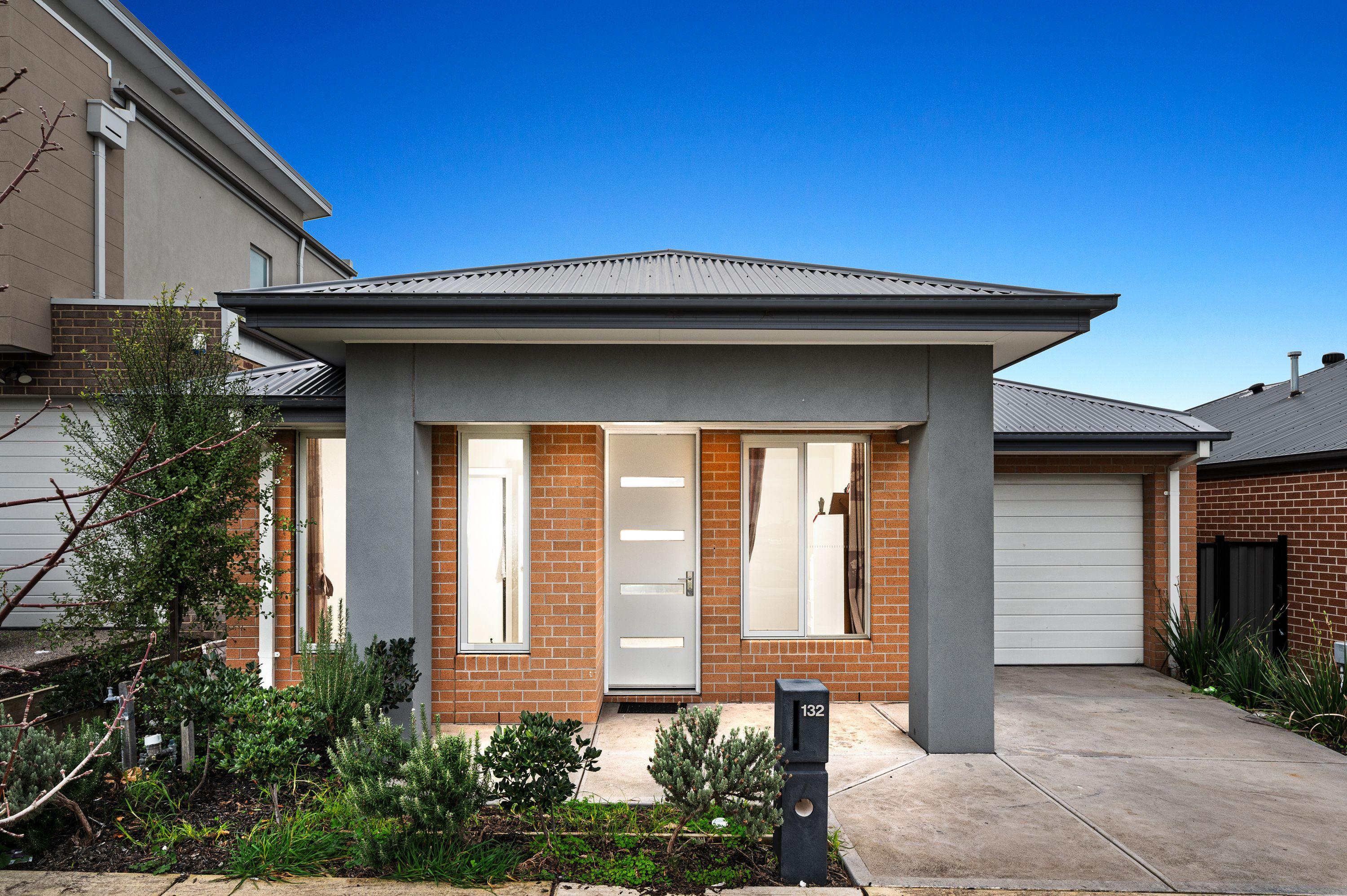Prop-GPT: House: VIC Craigieburn, VIC 3064 Home For Rent
