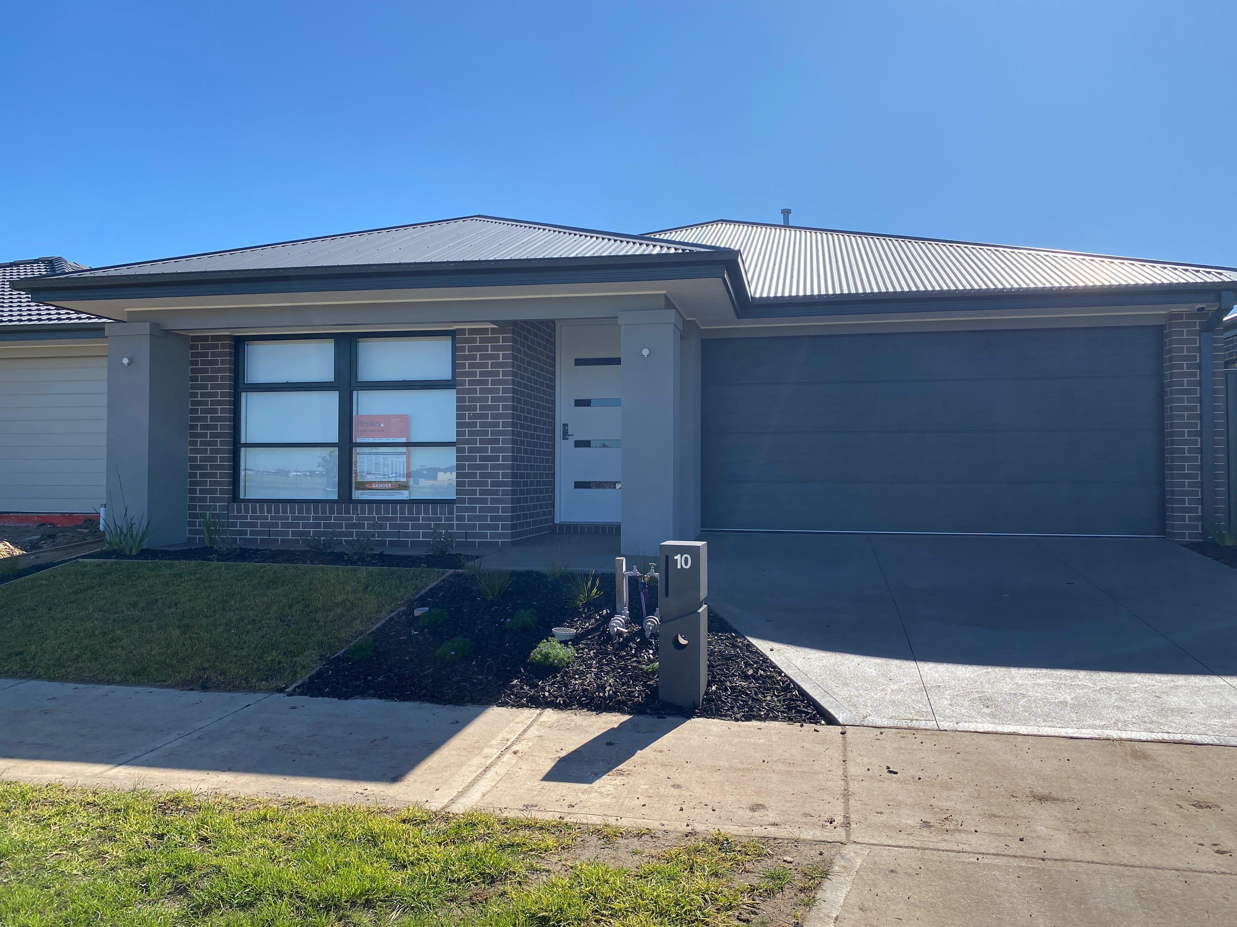 Prop-GPT: House: VIC Tarneit, VIC 3029 Home For Rent